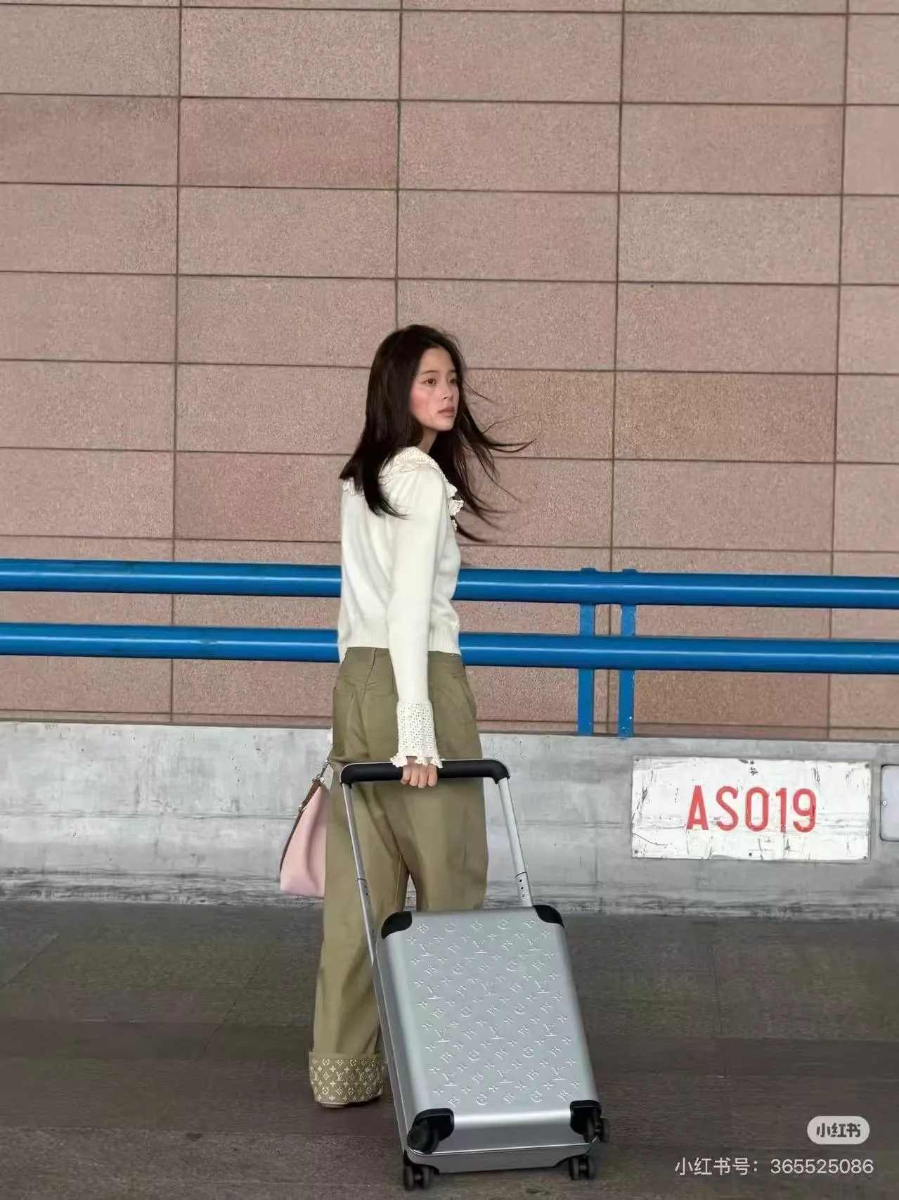 루이비통 하이웨이스트 솔리드 브라운 데님 롱팬츠 상세 이미지 11