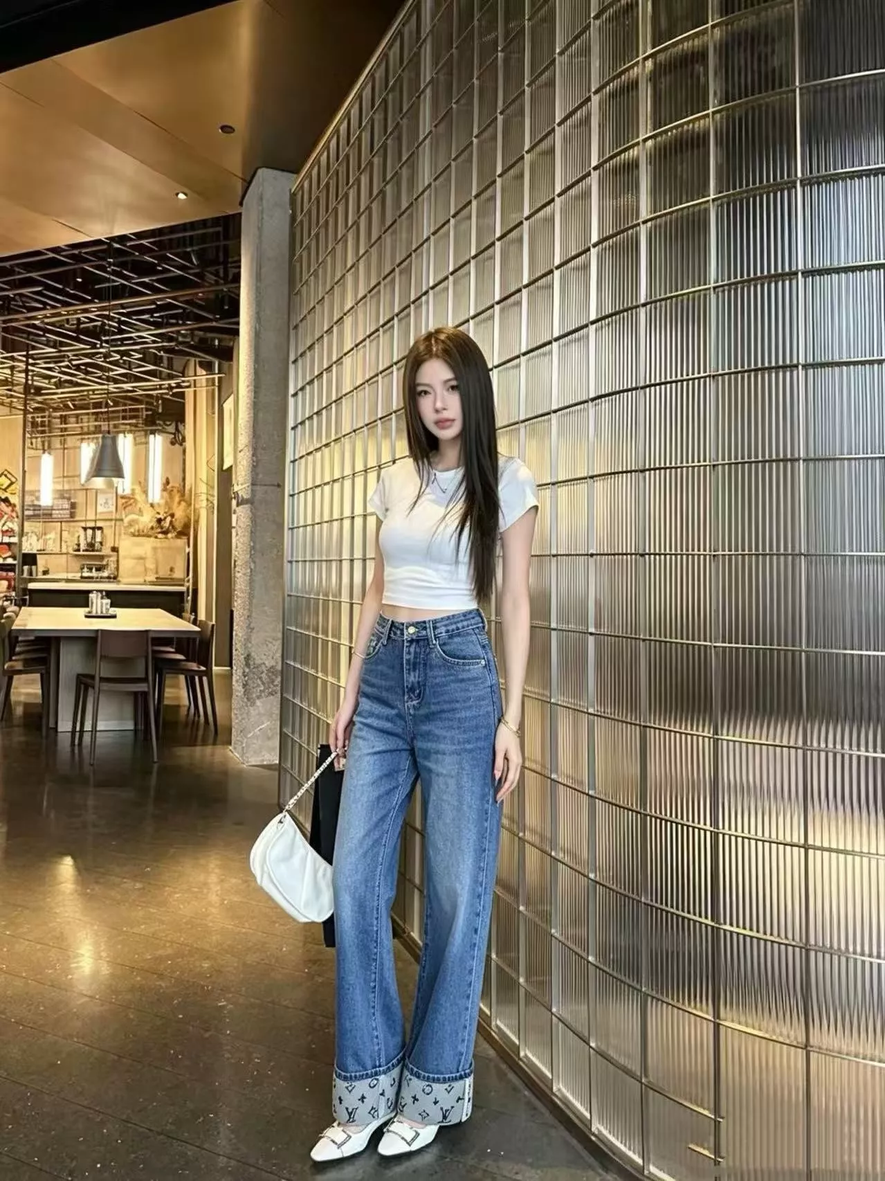 루이비통 모노그램 로고 롤업 데님 롱 팬츠 상세 이미지 11