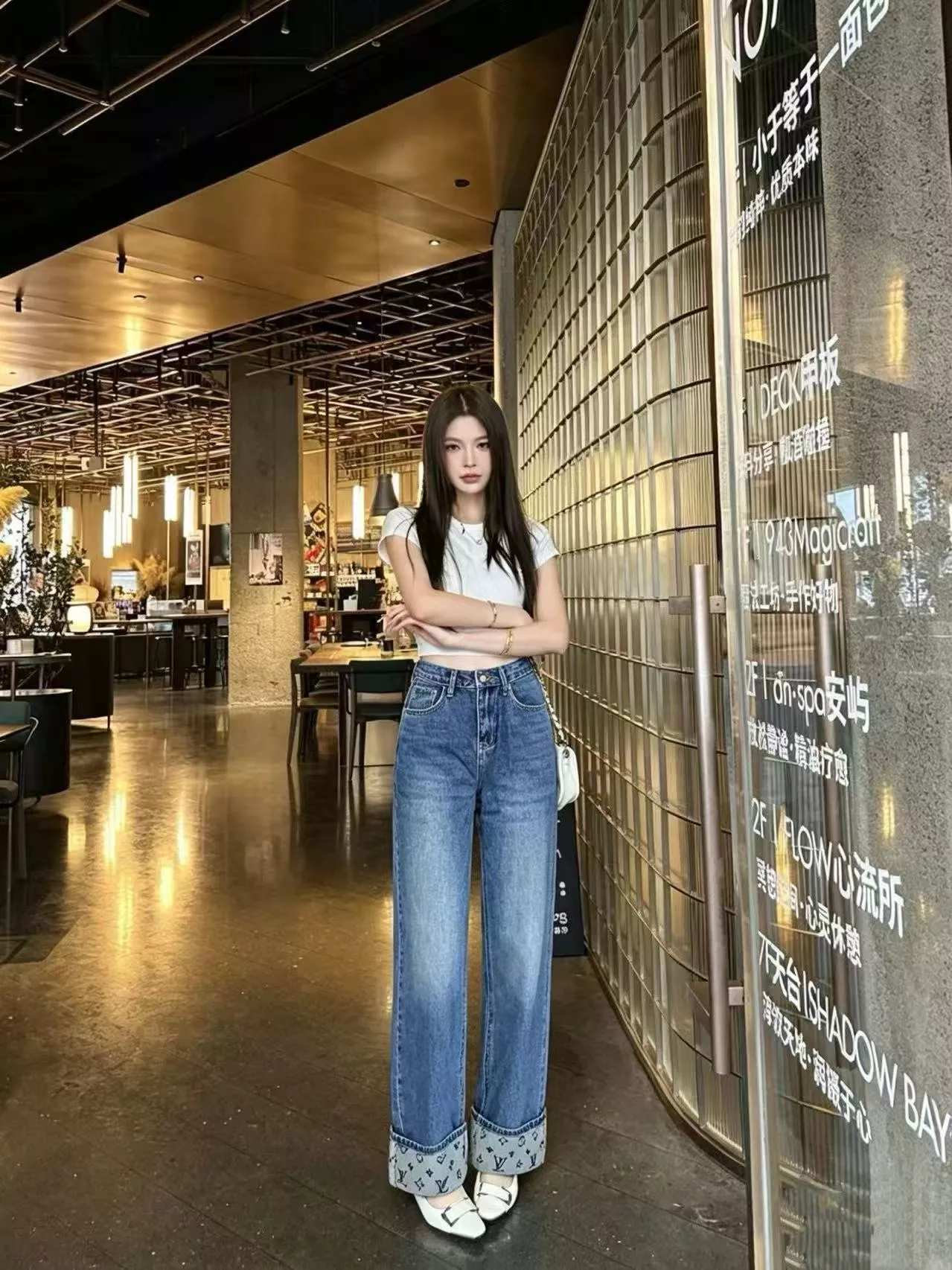 루이비통 모노그램 로고 롤업 데님 롱 팬츠 상세 이미지 13