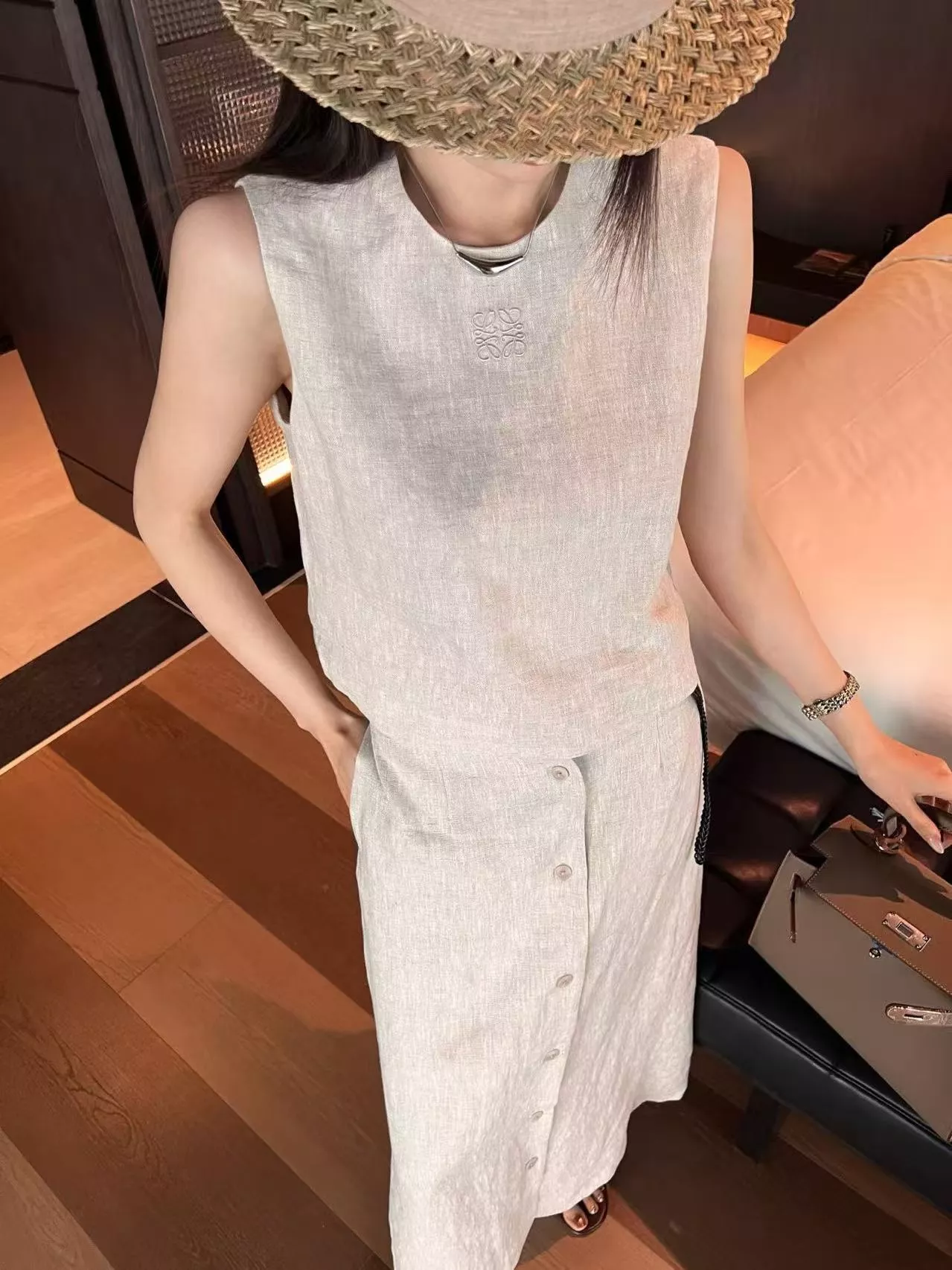 로에베 로고 자수 린넨 슬리브리스 하이웨이스트 스커트 투피스 상세 이미지 22