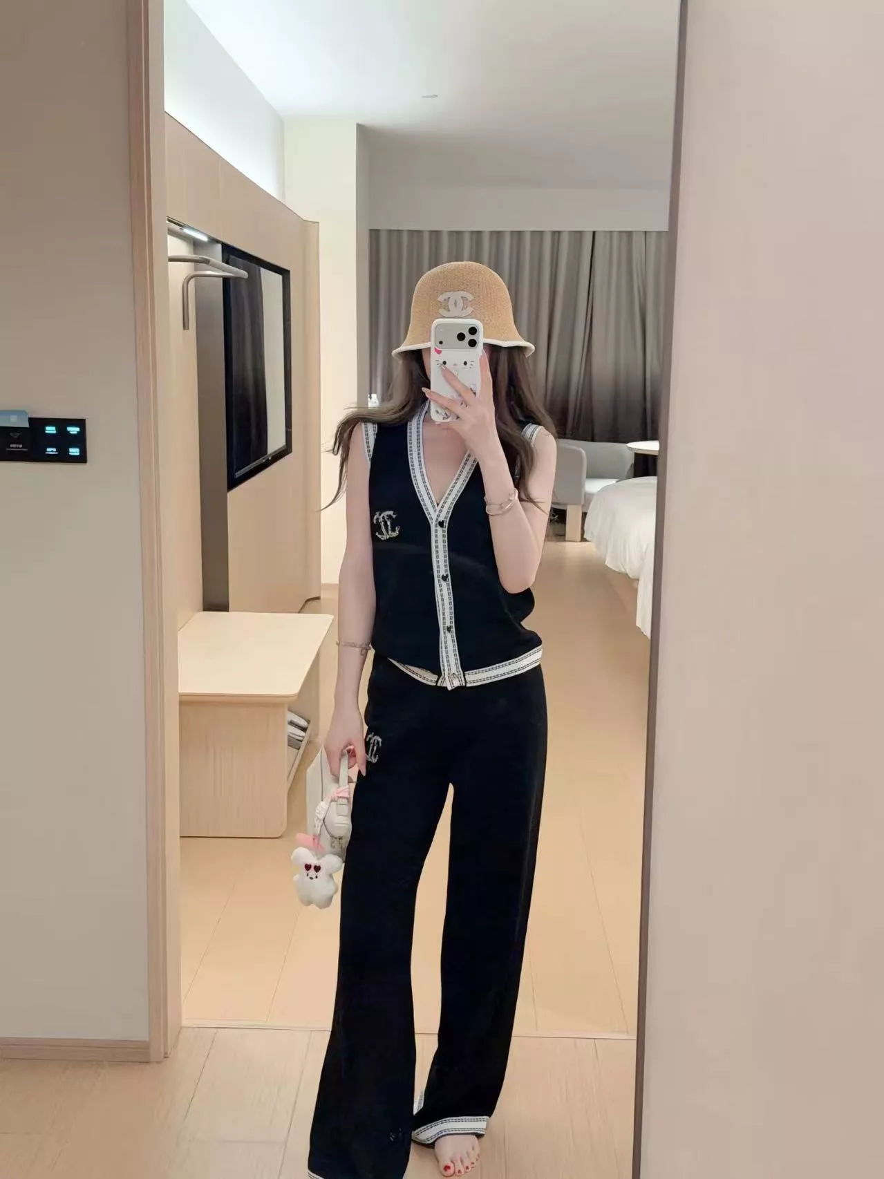 샤넬 로고 자수 하트 버튼 배색 브이넥 니트 베스트 팬츠 세트 상세 이미지 19