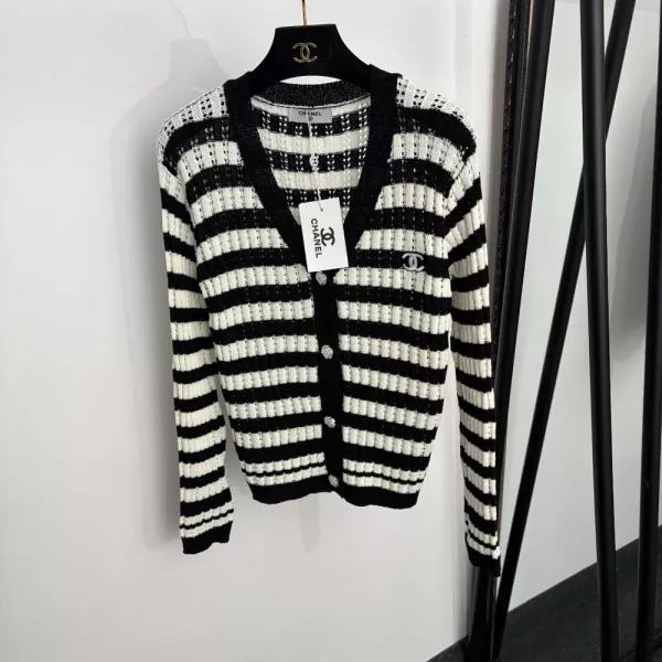 샤넬 산동백 버튼 브이넥 긴소매 니트 가디건