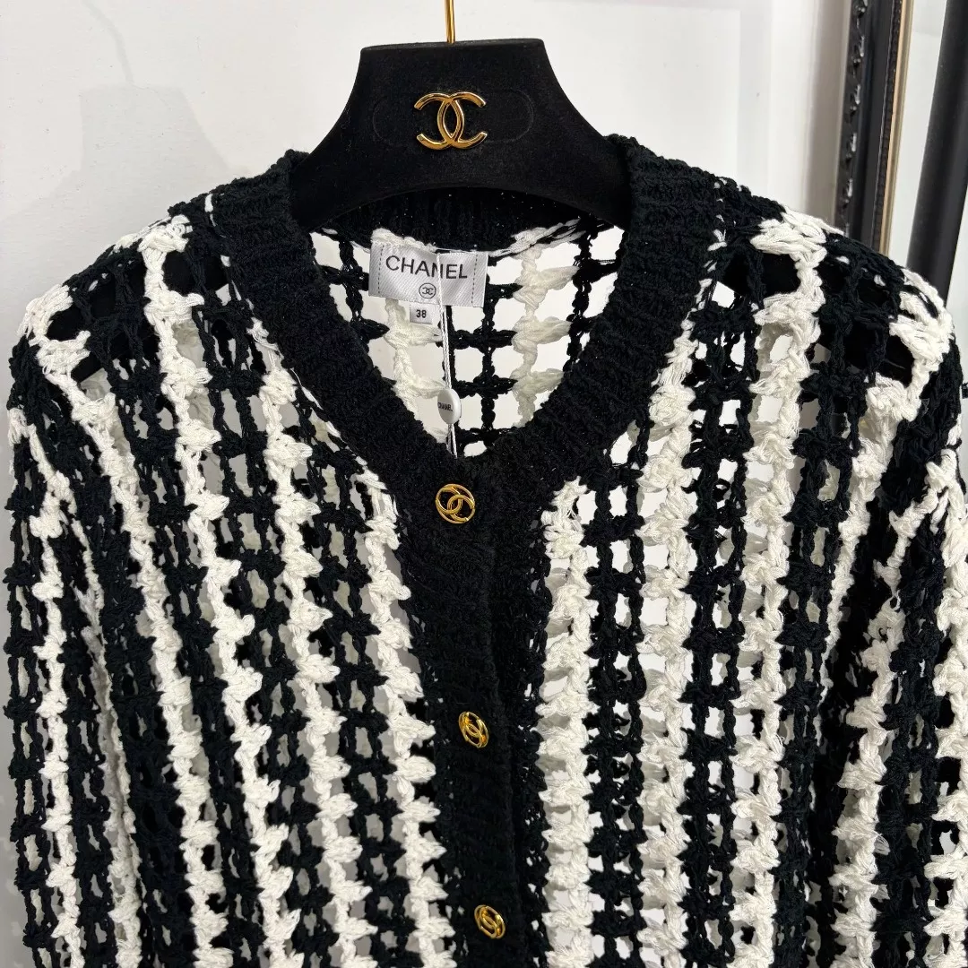 샤넬 블랙 화이트 배색 스트라이프 오픈워크 긴소매 니트 가디건 상세 이미지 2