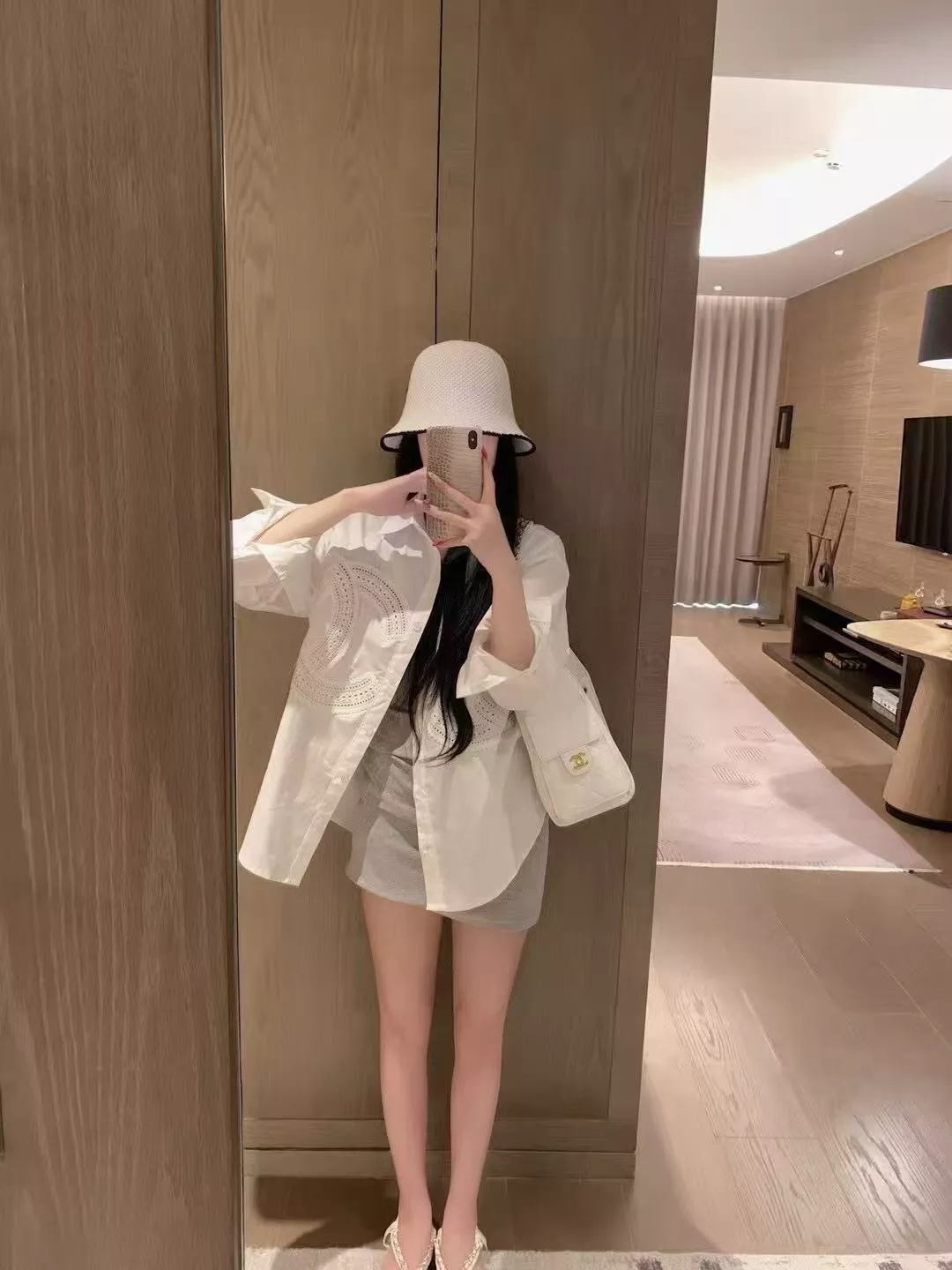 샤넬 더블C 자수 레이스 패치 긴소매 셔츠 상세 이미지 22