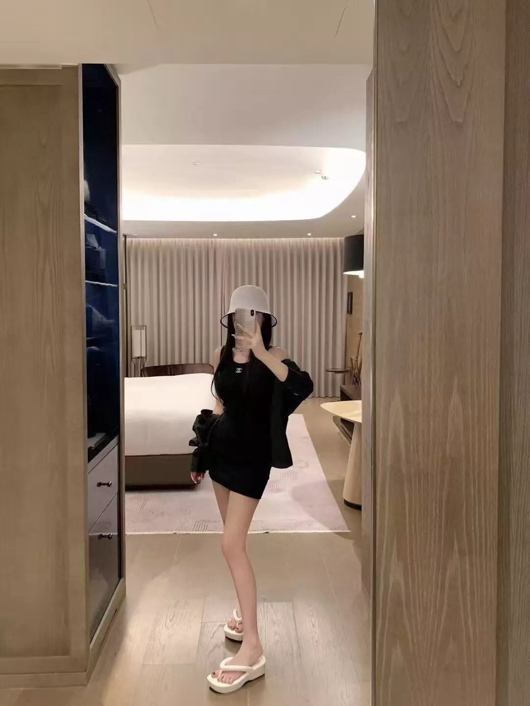 샤넬 더블C 자수 레이스 패치 긴소매 셔츠 상세 이미지 17