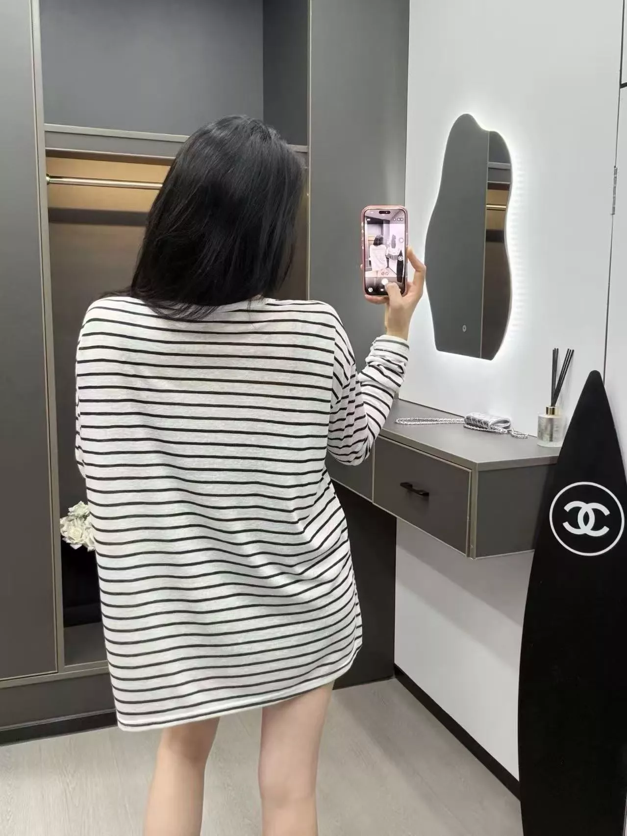 샤넬 로고 자수 스트라이프 긴소매 티셔츠 상세 이미지 13
