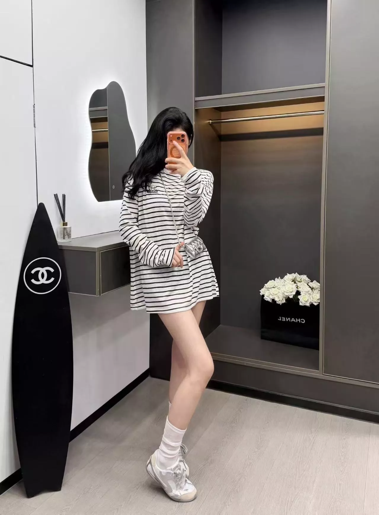 샤넬 로고 자수 스트라이프 긴소매 티셔츠 상세 이미지 17
