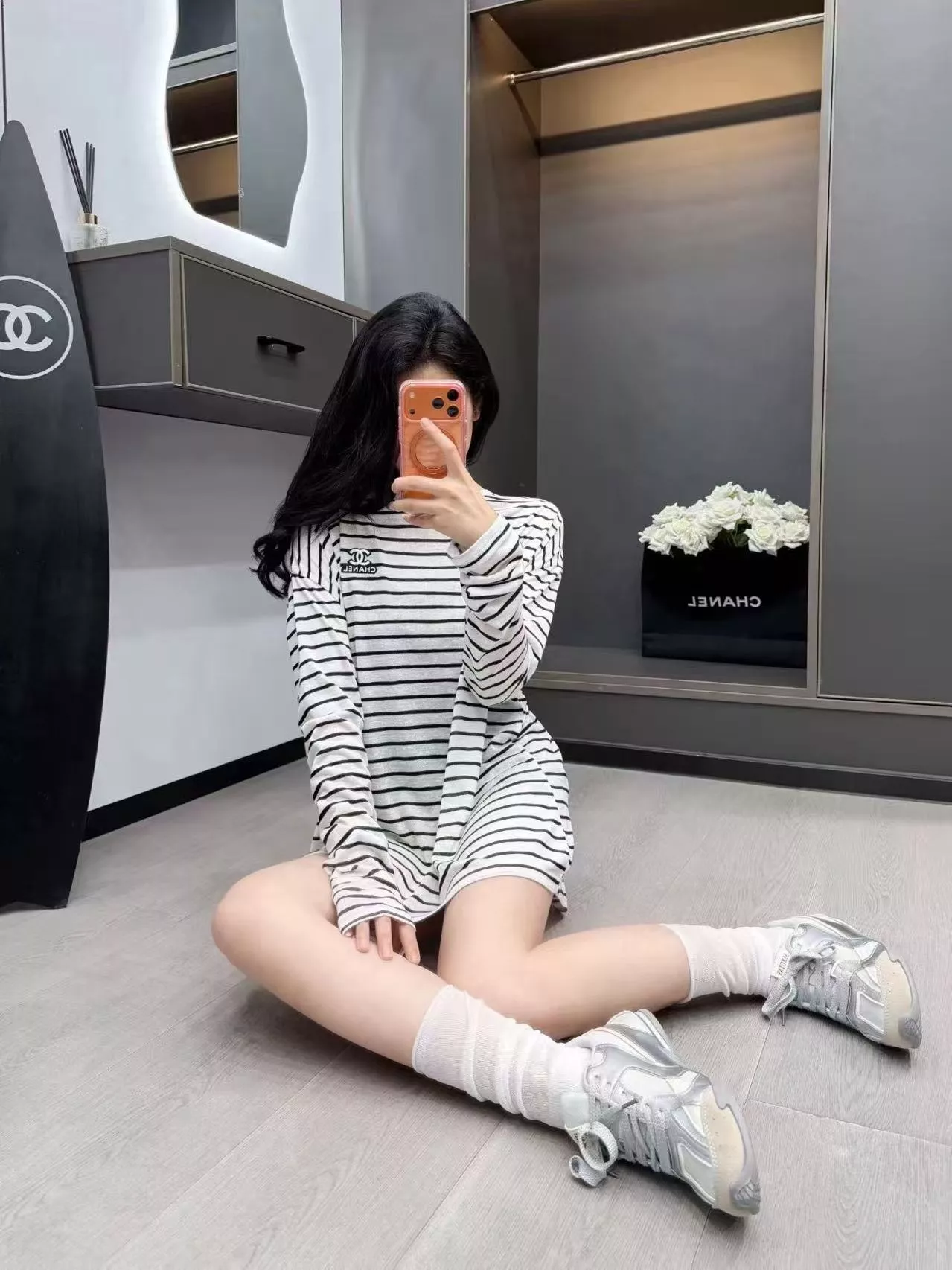 샤넬 로고 자수 스트라이프 긴소매 티셔츠 상세 이미지 16