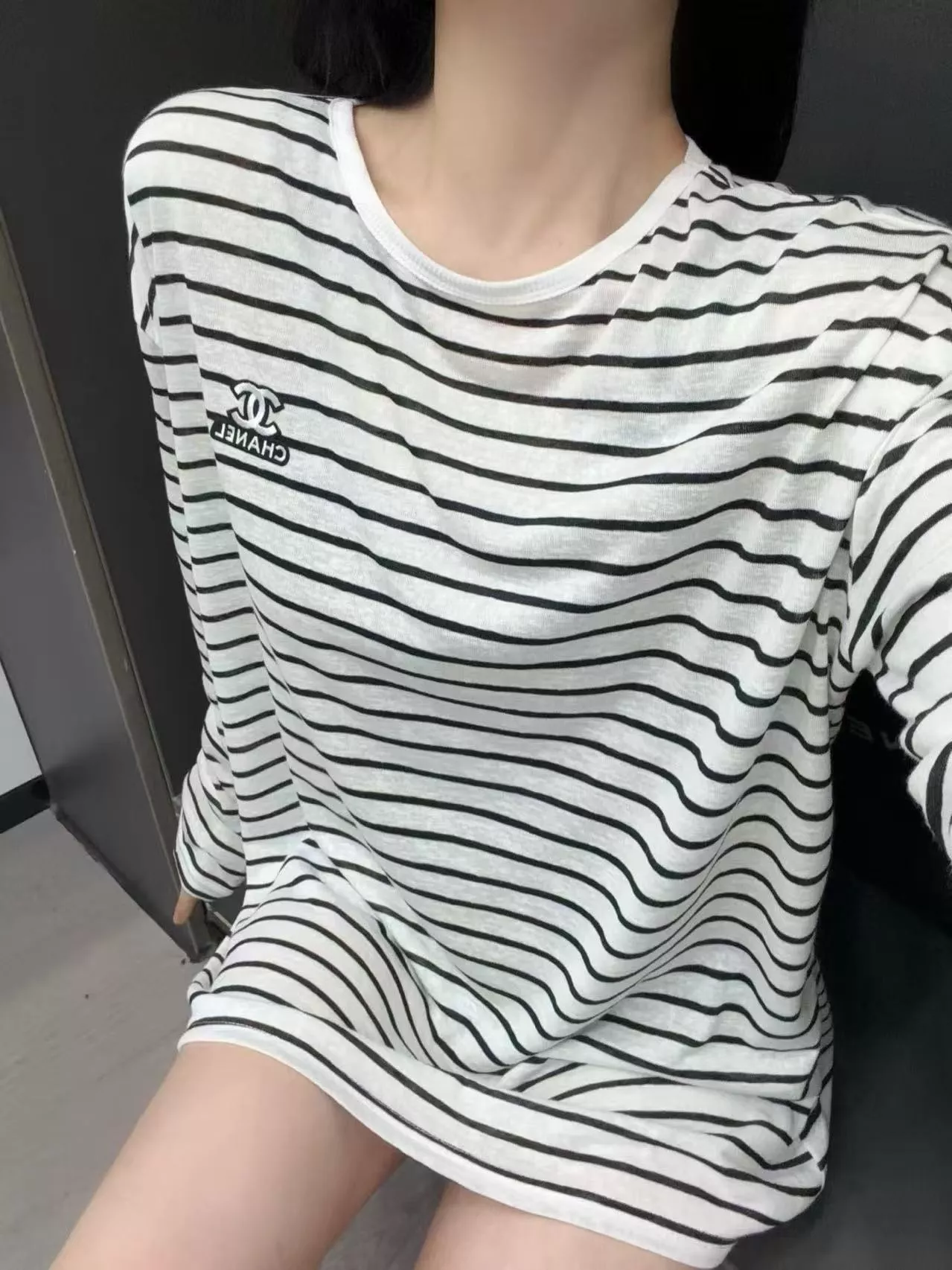 샤넬 로고 자수 스트라이프 긴소매 티셔츠 상세 이미지 11