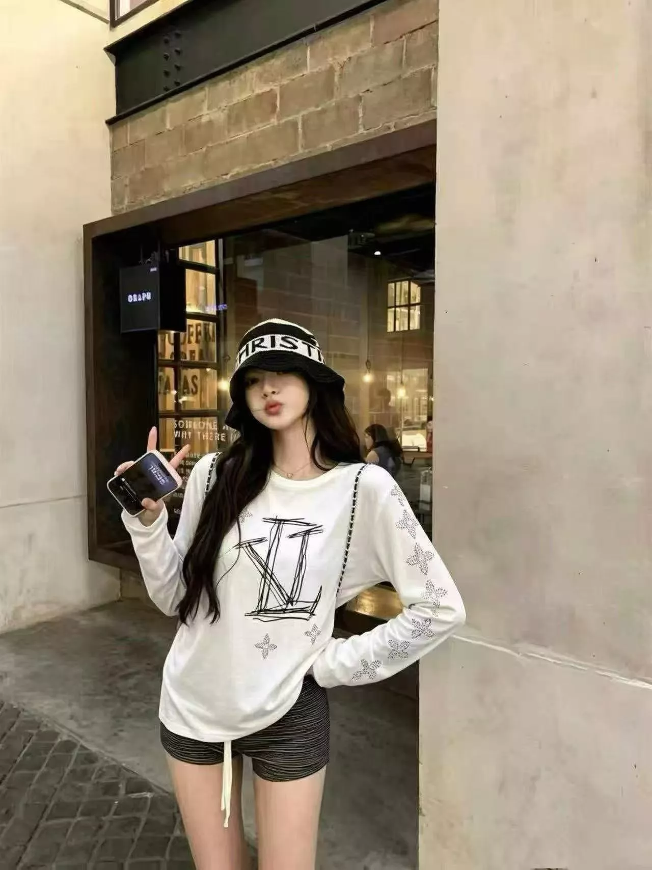 루이비통 포인트 로고 장식 긴소매 티셔츠 상세 이미지 10