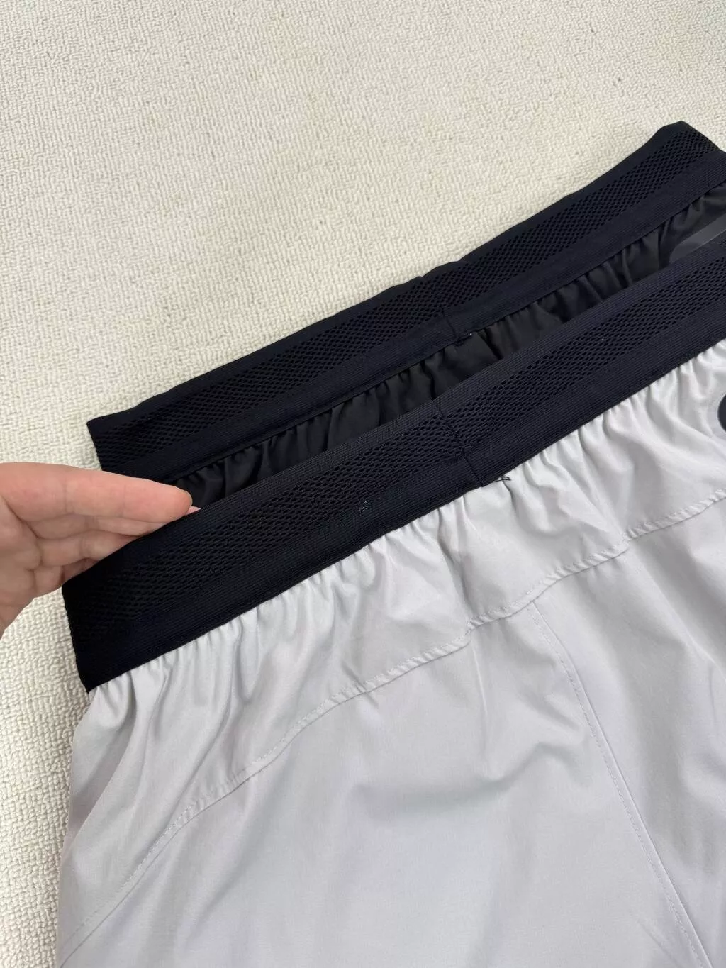 온러닝 레이저 펀칭 경량 스트레치 기능성 숏팬츠 상세 이미지 4