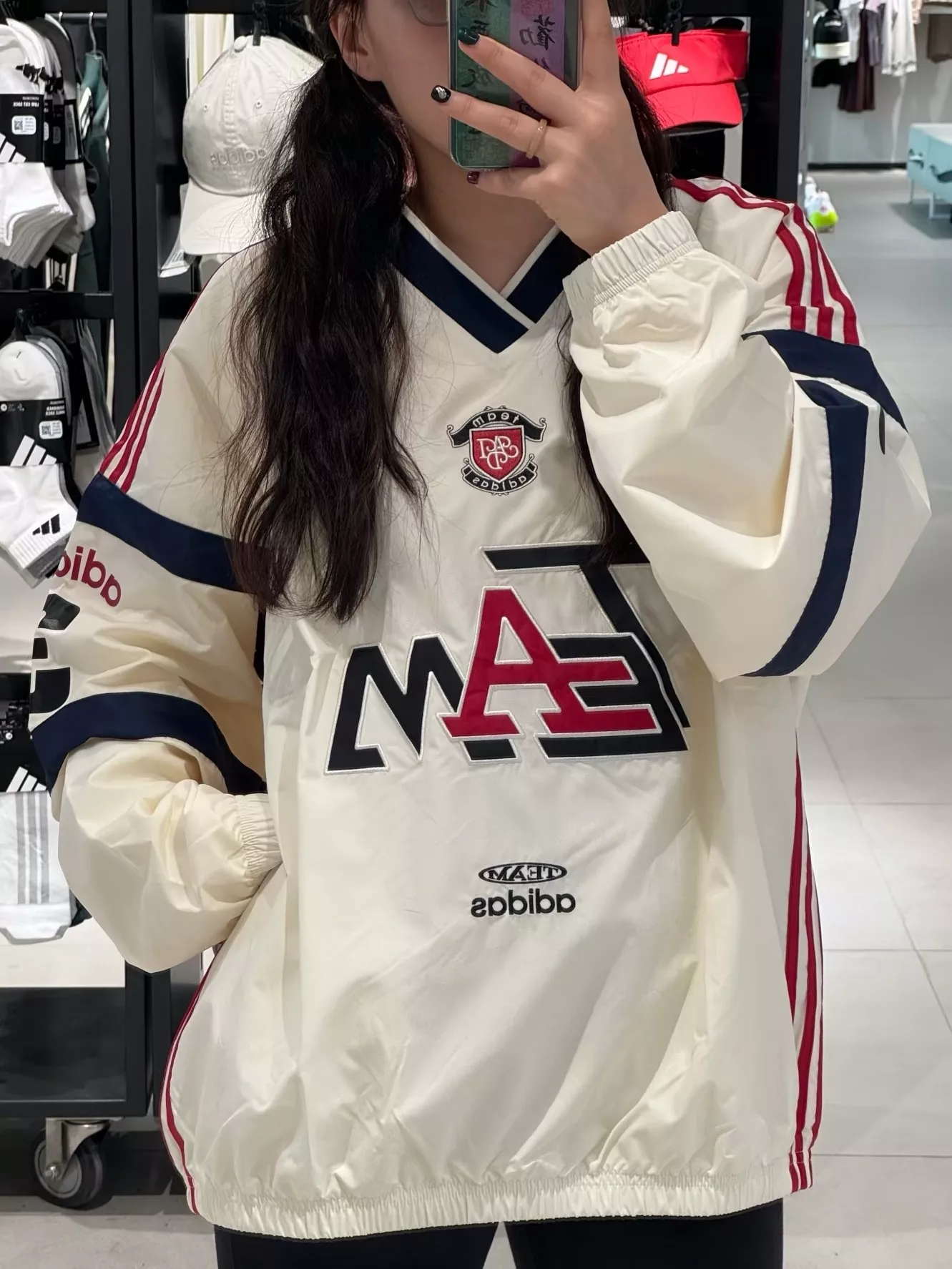 아디다스 브이넥 배색 우븐 루즈핏 풀오버 상세 이미지 16