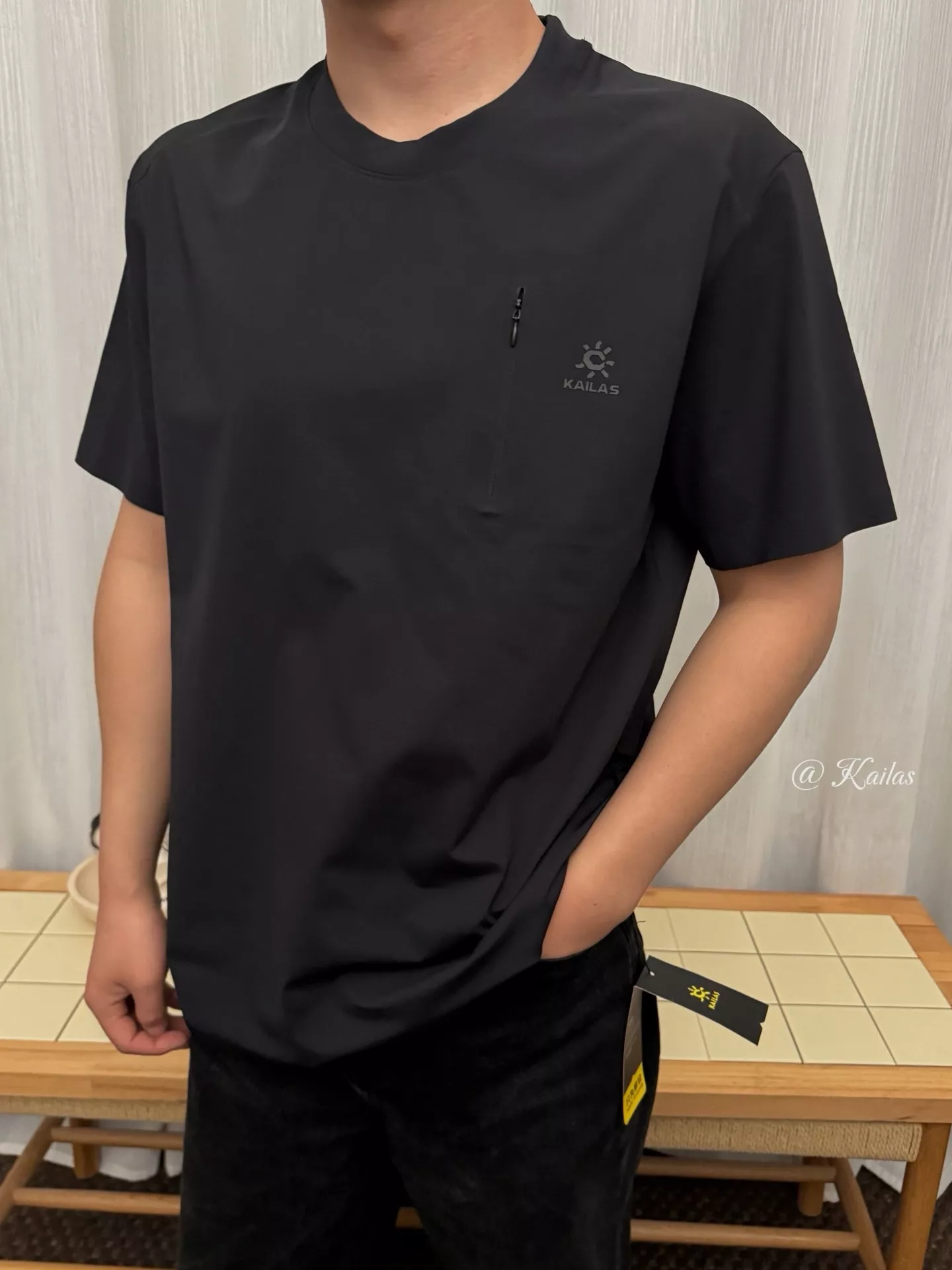 카일라스 로고 포인트 지퍼 포켓 기능성 반소매 티셔츠 상세 이미지 10