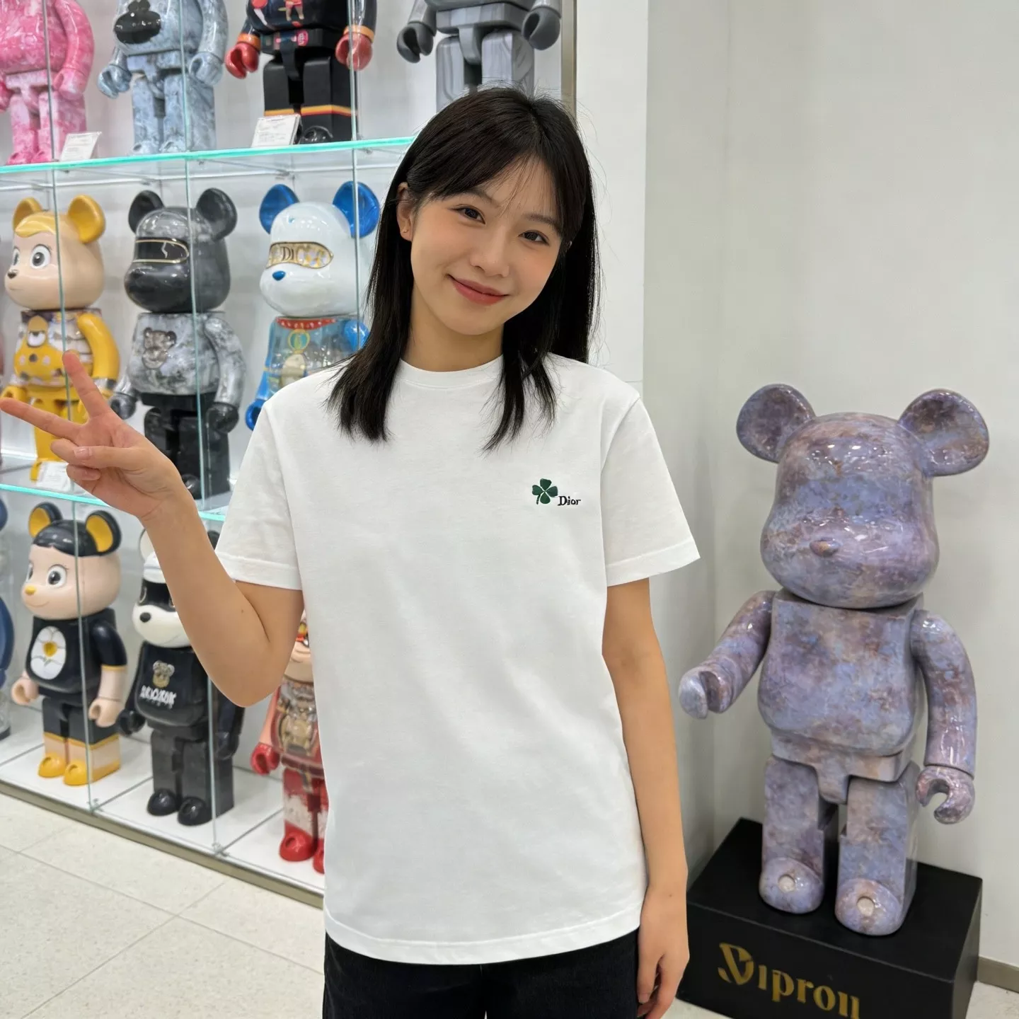 디올 네잎클로버 자수 코튼 반소매 티셔츠 상세 이미지 12