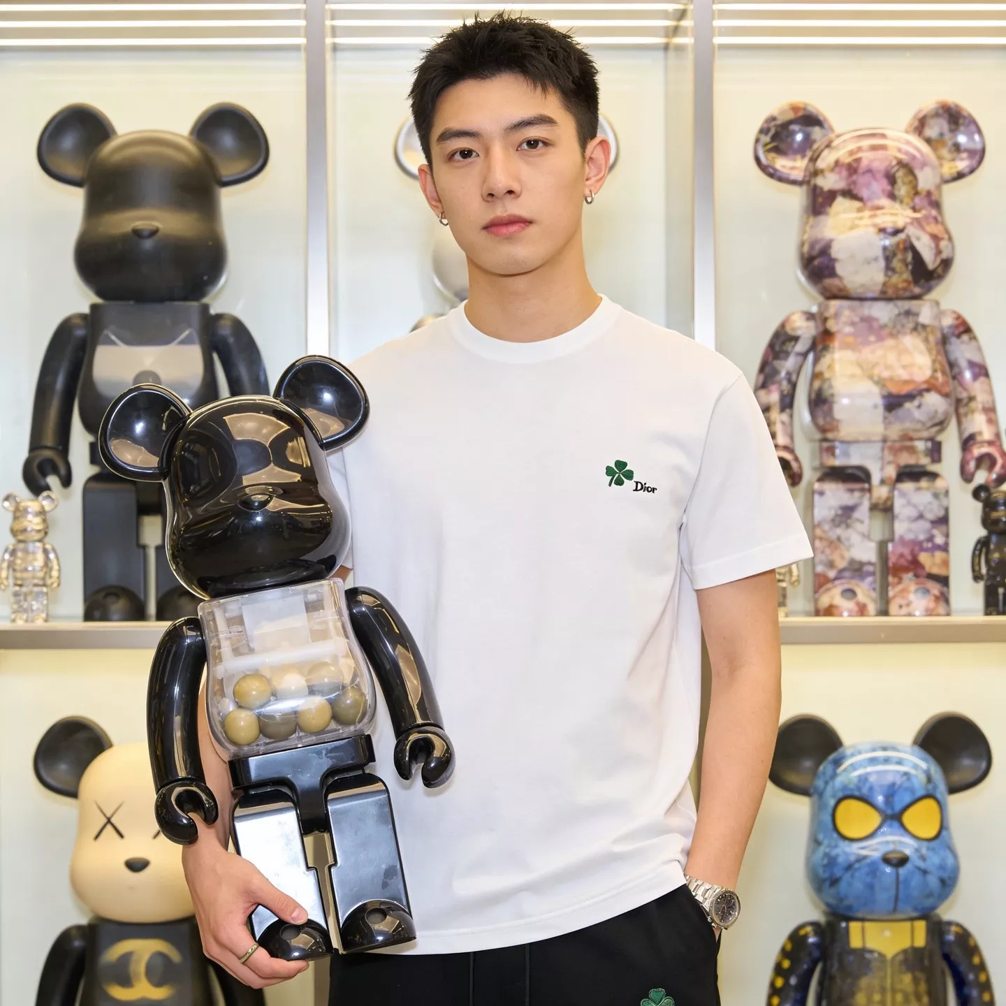 디올 네잎클로버 자수 코튼 반소매 티셔츠 상세 이미지 14
