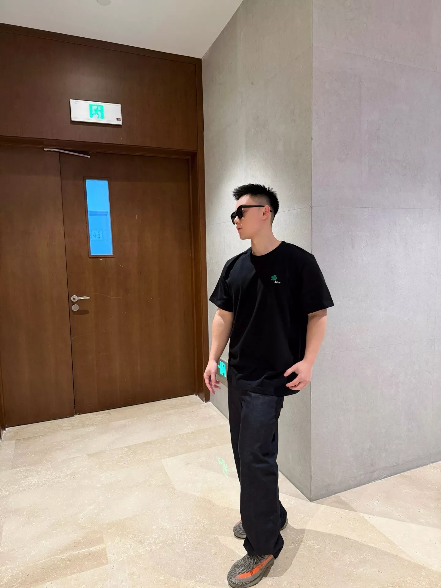 디올 네잎클로버 자수 코마코튼 반팔 티셔츠 상세 이미지 12