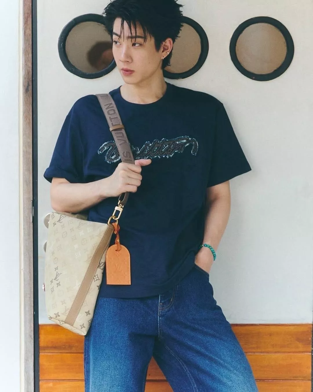 루이비통 데님 패치 자수 반소매 티셔츠 상세 이미지 14