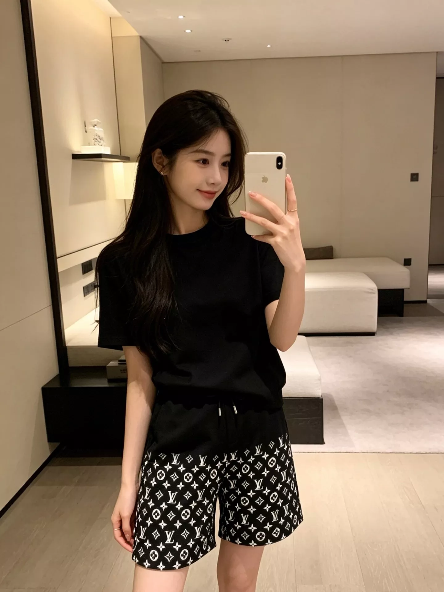 루이비통 모노그램 반폭 패턴 자수 하프 팬츠 상세 이미지 15