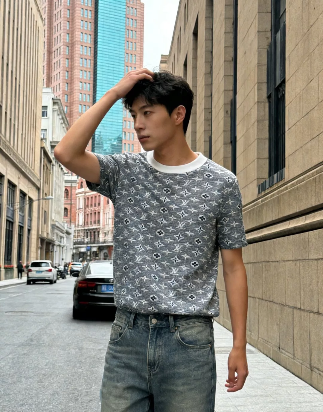 루이비통 올오버 모노그램 자카드 코튼 반소매 티셔츠 상세 이미지 11