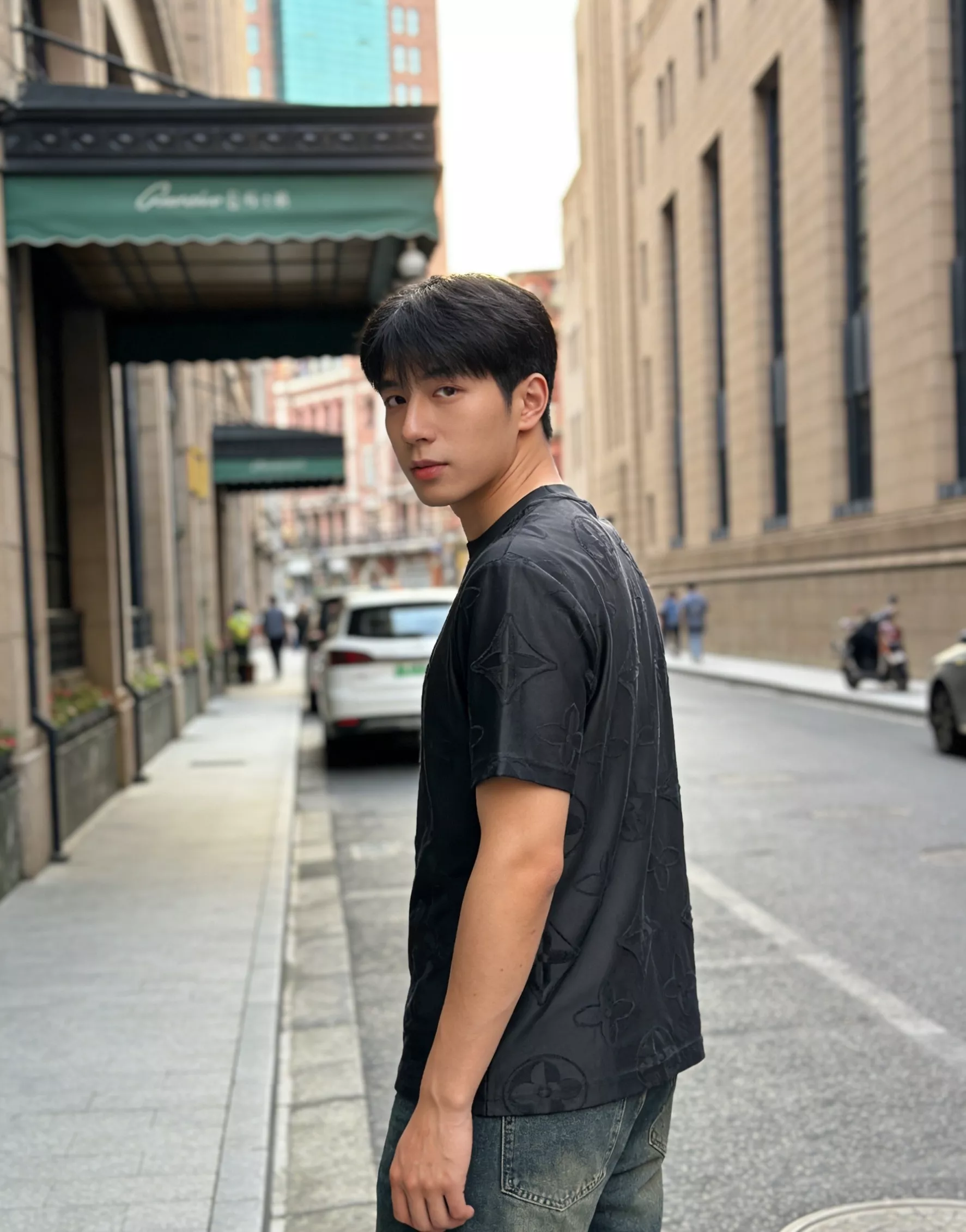 루이비통 모노그램 자카드 드롭숄더 반소매 티셔츠 상세 이미지 14