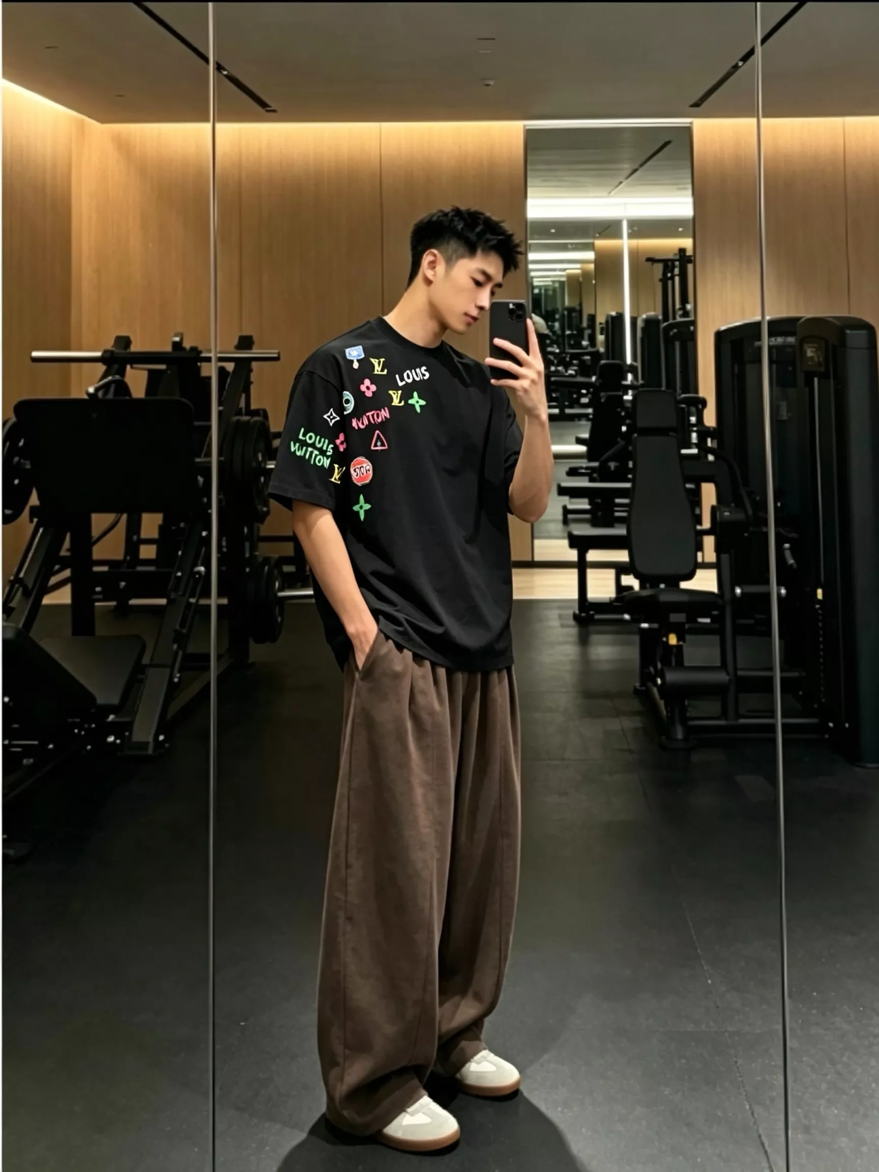 루이비통 멀티 모노그램 자수 워싱 반소매 티셔츠 상세 이미지 11