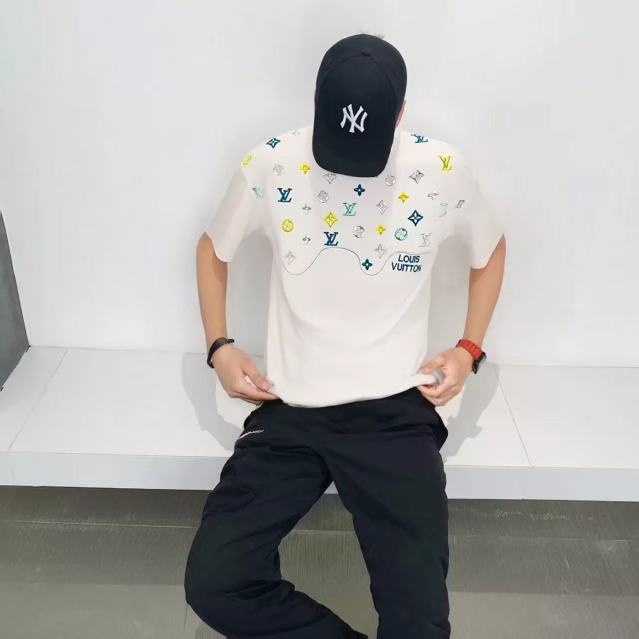 루이비통 웨이브 패턴 배색 모노그램 자수 반팔 티셔츠 상세 이미지 13