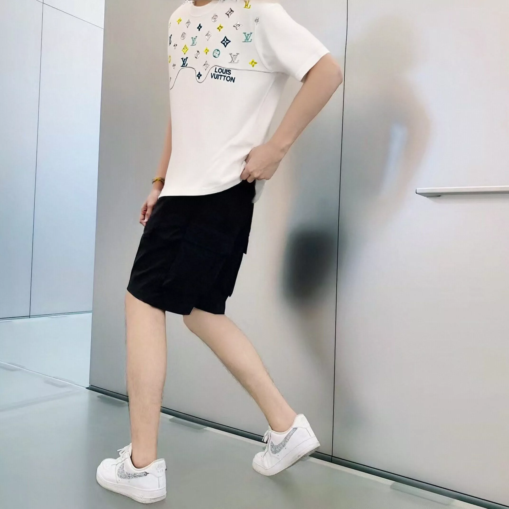 루이비통 웨이브 패턴 배색 모노그램 자수 반팔 티셔츠 상세 이미지 16