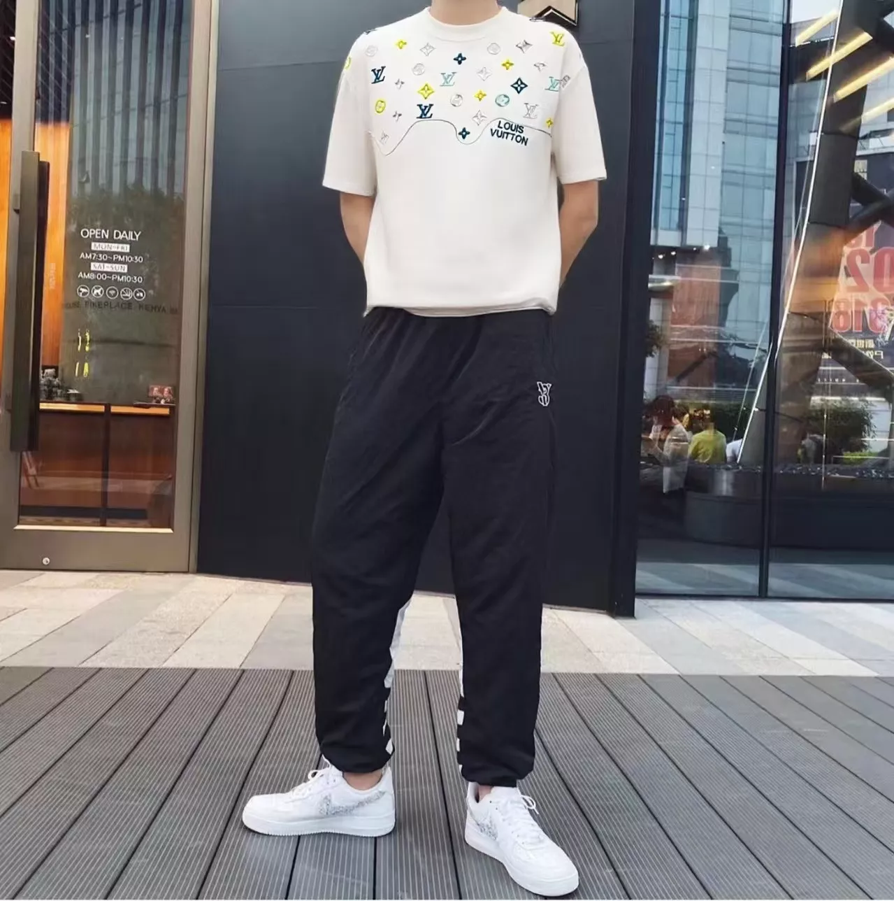 루이비통 웨이브 패턴 배색 모노그램 자수 반팔 티셔츠 상세 이미지 12