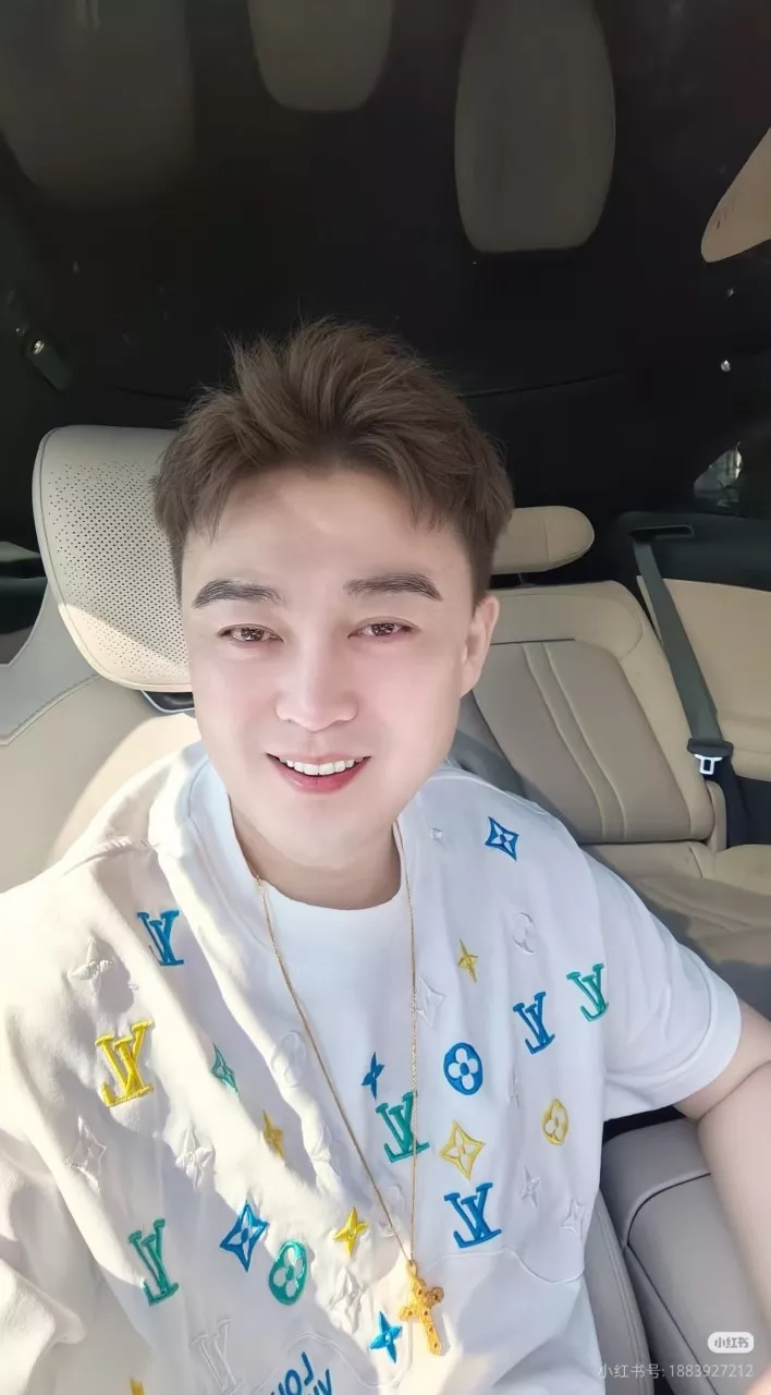 루이비통 웨이브 패턴 배색 모노그램 자수 반팔 티셔츠 상세 이미지 11