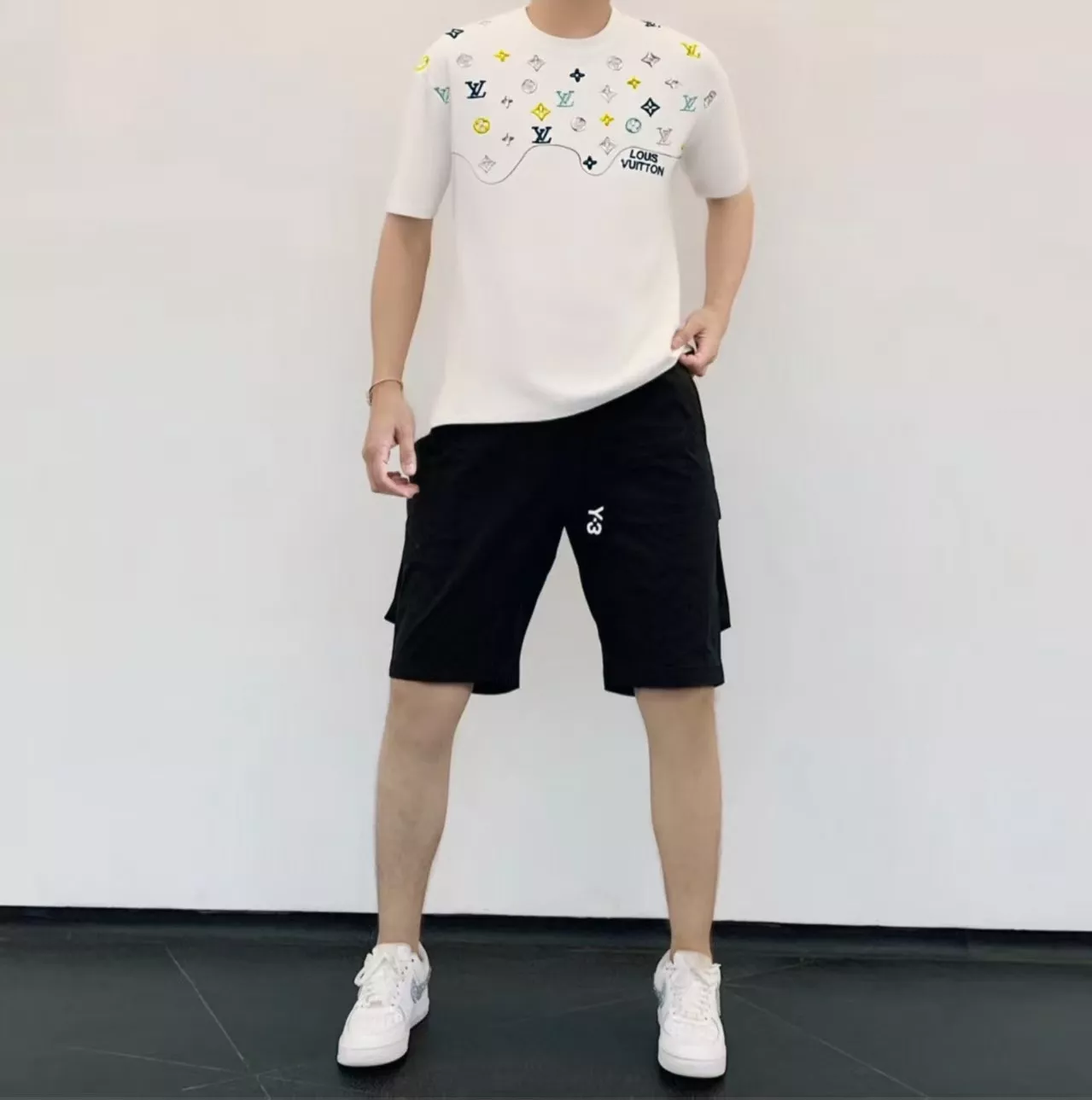 루이비통 웨이브 패턴 배색 모노그램 자수 반팔 티셔츠 상세 이미지 15