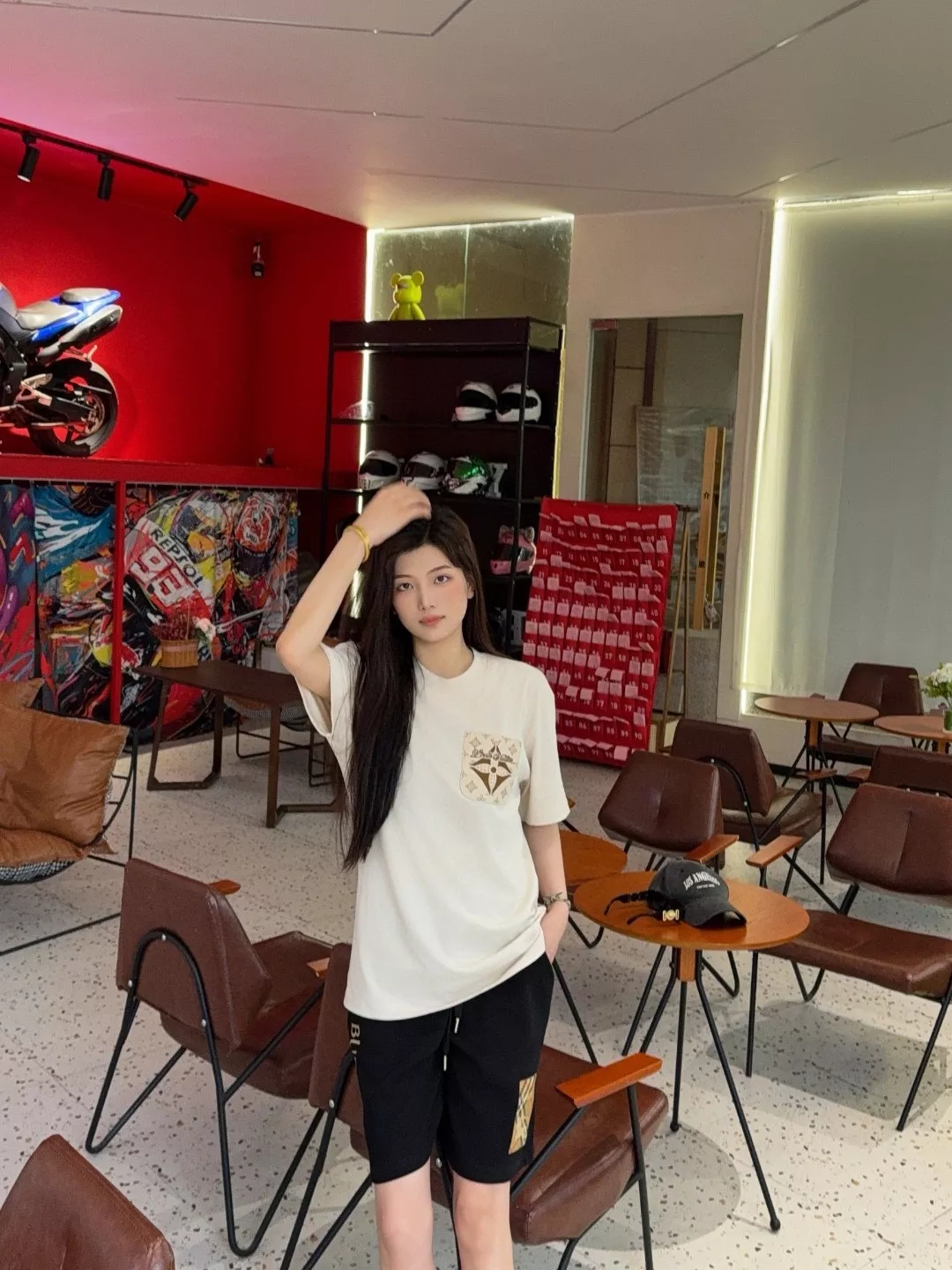 루이비통 모노그램 페이크 포켓 코튼 반소매 티셔츠 상세 이미지 16