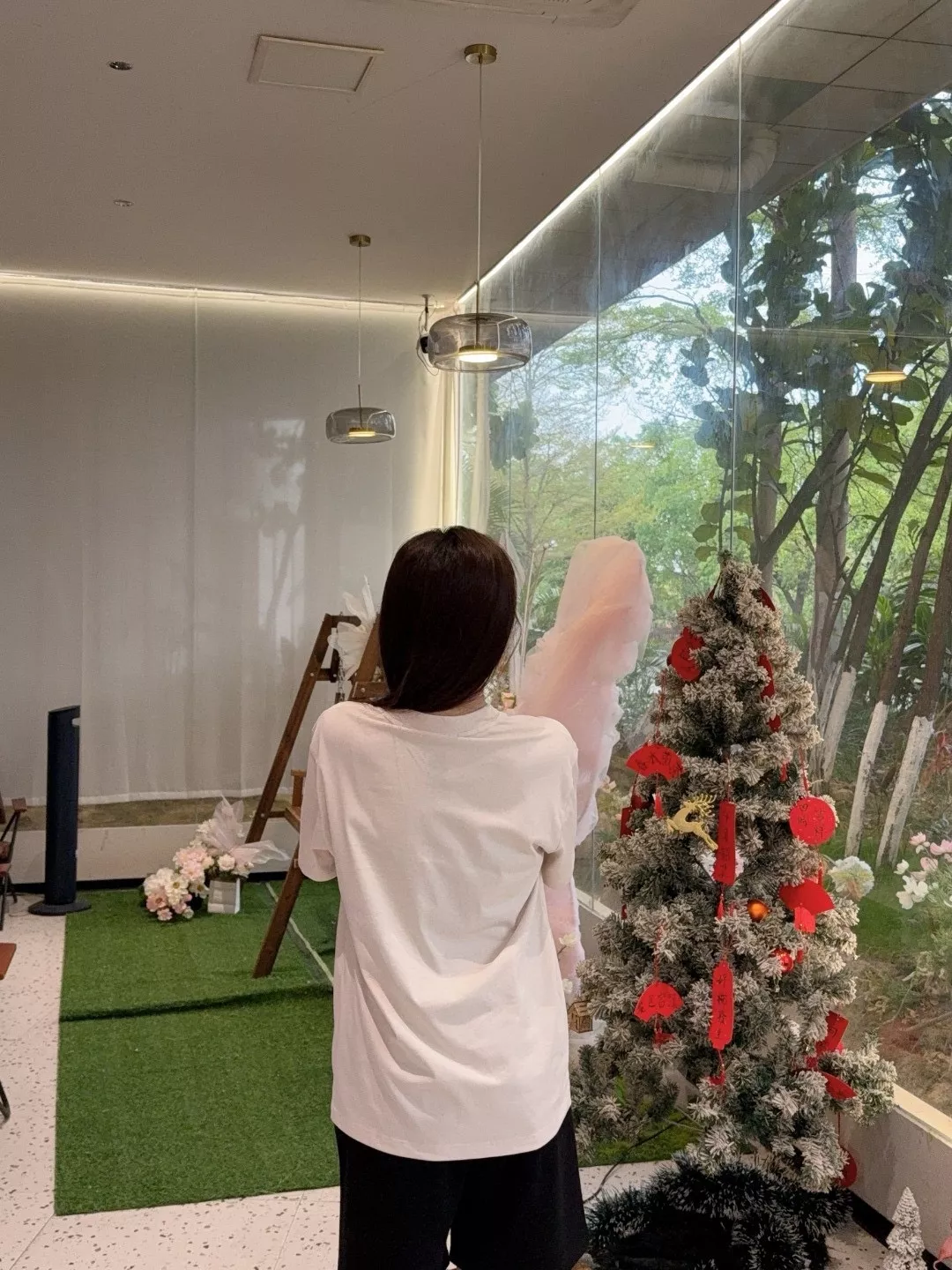 루이비통 모노그램 페이크 포켓 코튼 반소매 티셔츠 상세 이미지 14