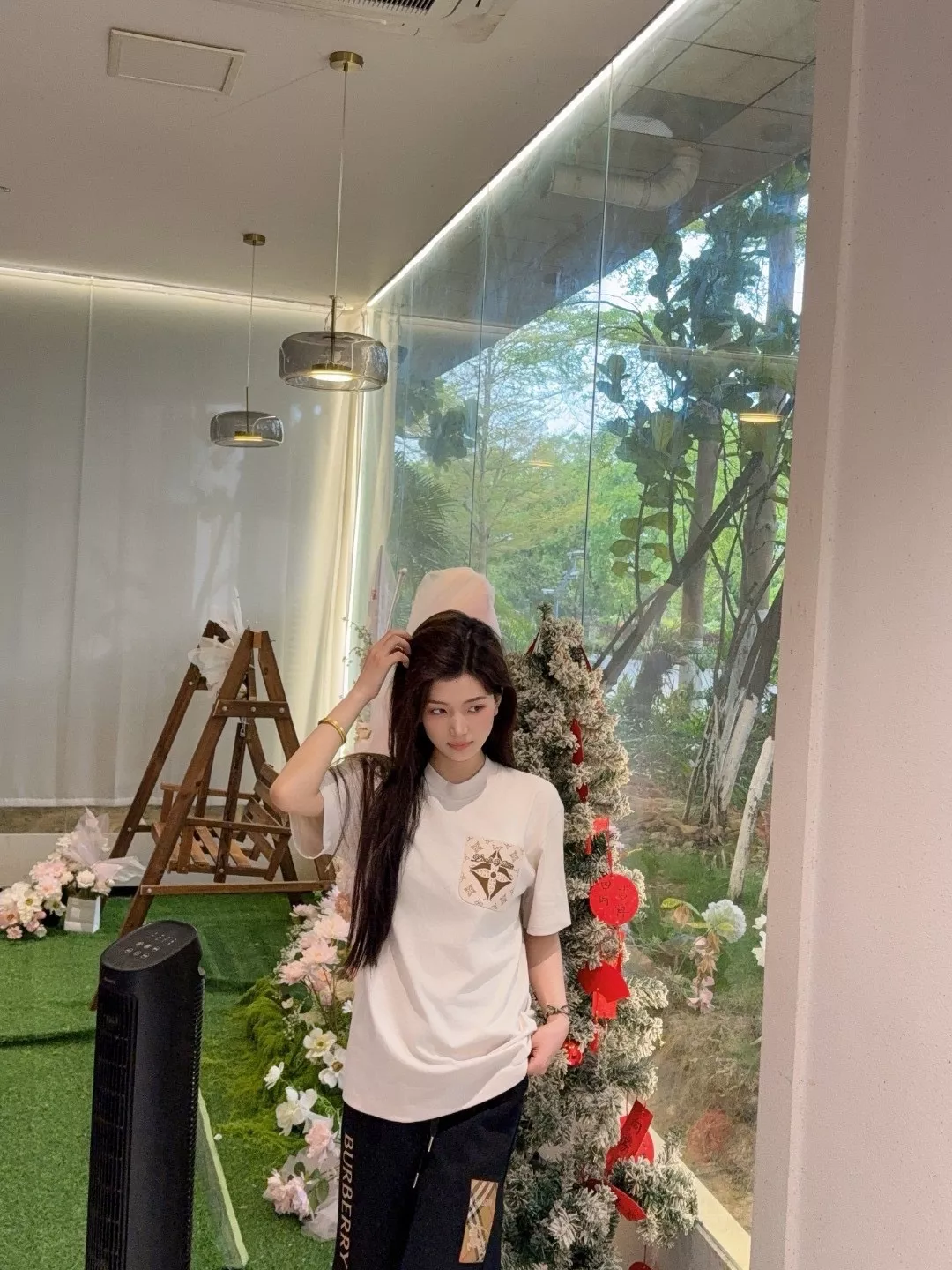 루이비통 모노그램 페이크 포켓 코튼 반소매 티셔츠 상세 이미지 12