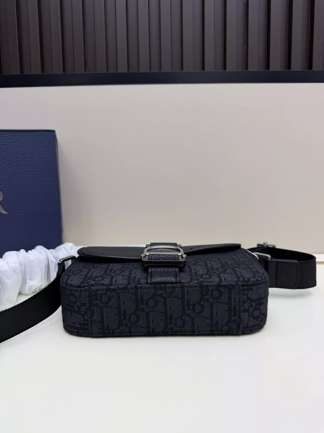 디올 헤리티지 새들 플랩 오블리크 그라비티 미니 메신저백 상세 이미지 5