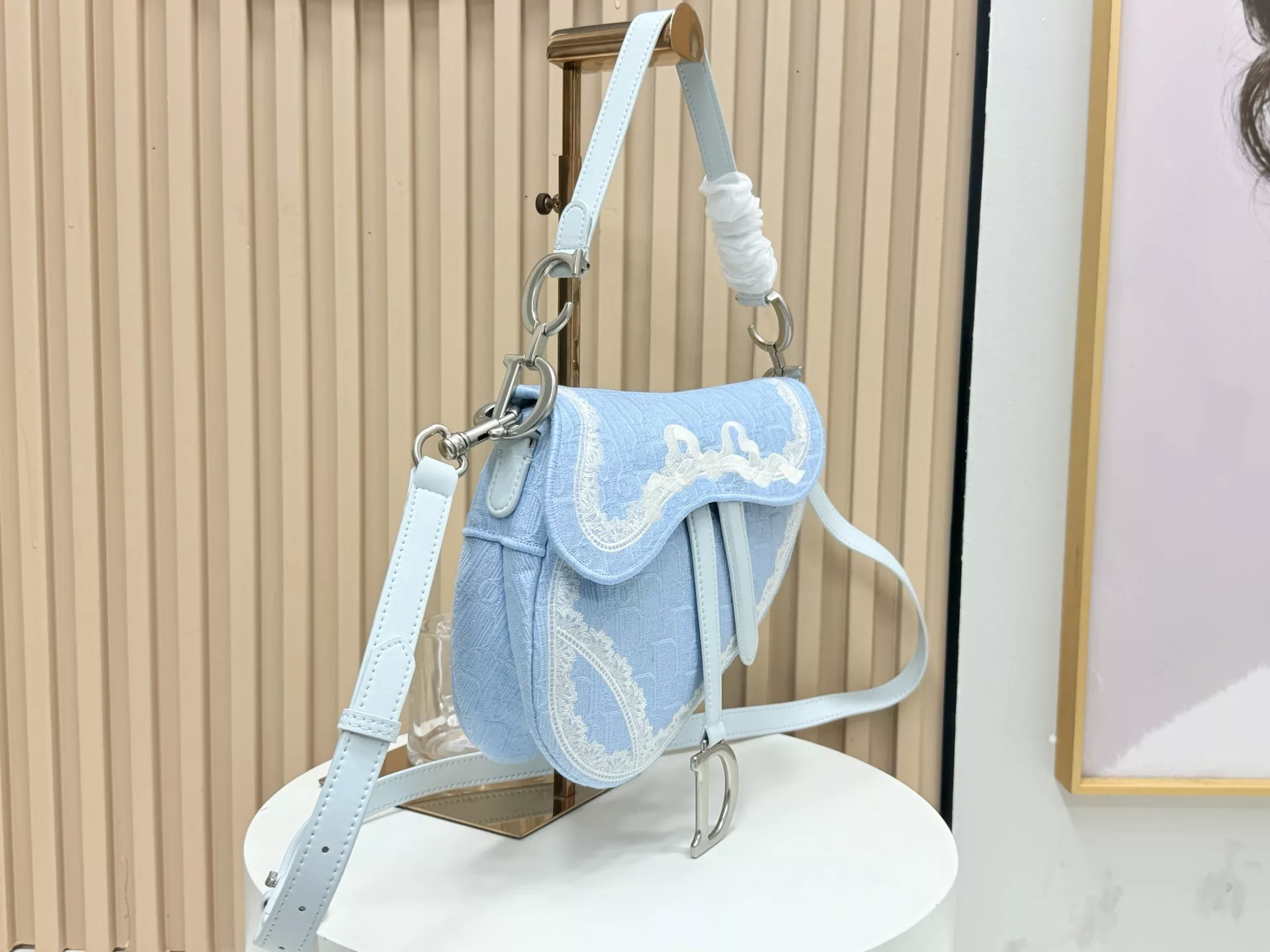 디올 새들 자수 라지 숄더백 상세 이미지 2