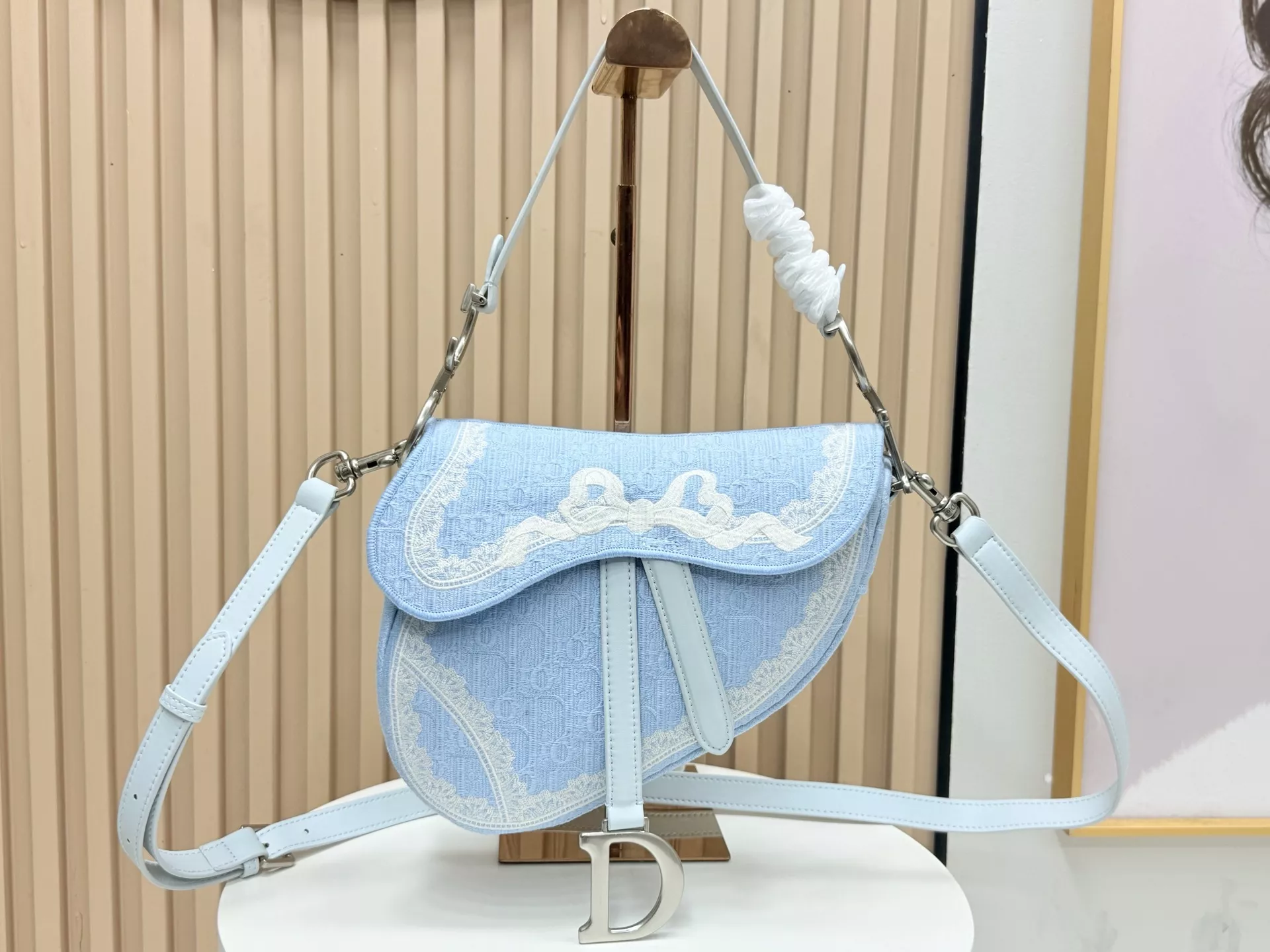 디올 새들 자수 라지 숄더백 상세 이미지 1