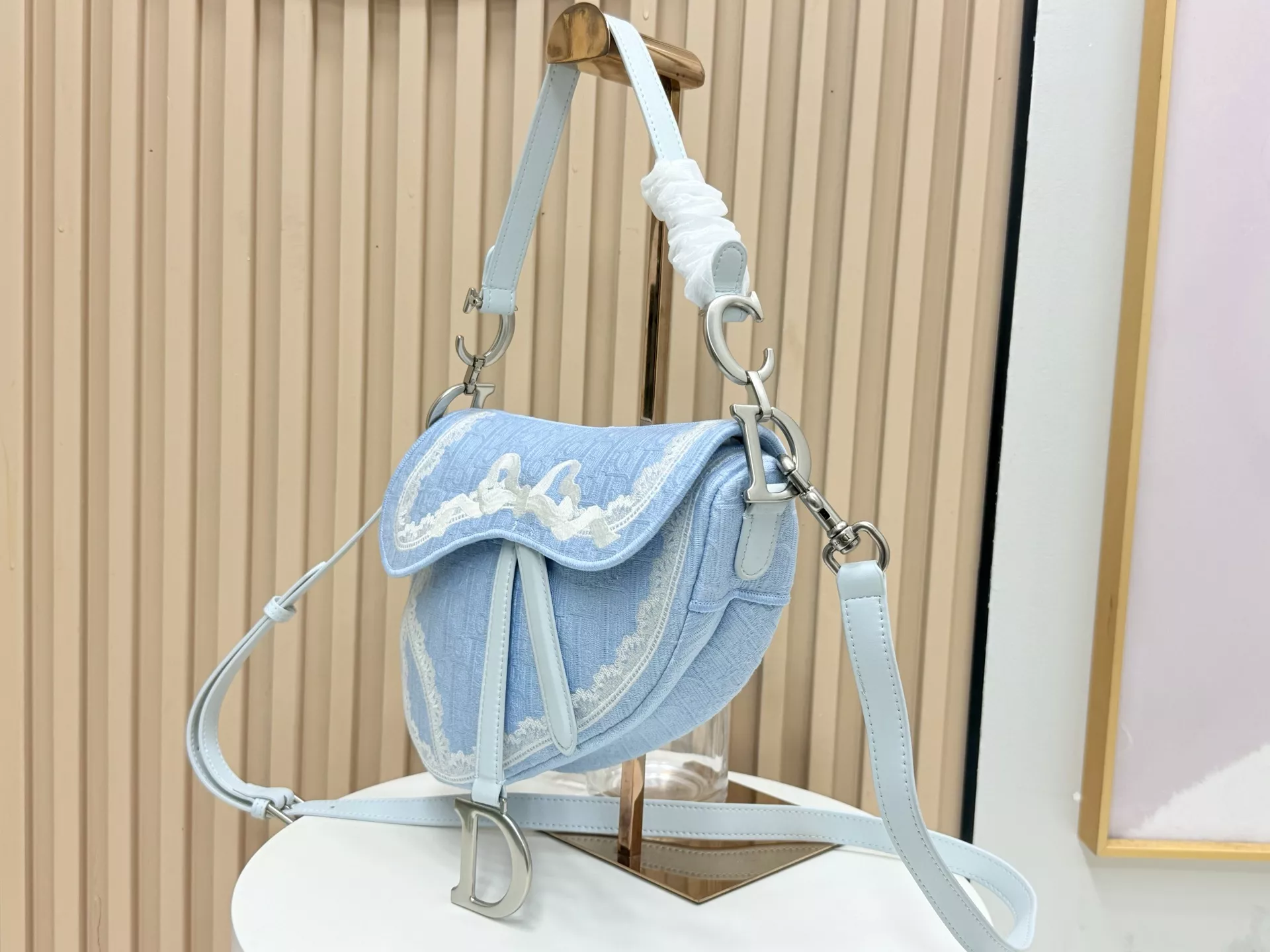 디올 새들 자수 라지 숄더백 상세 이미지 3
