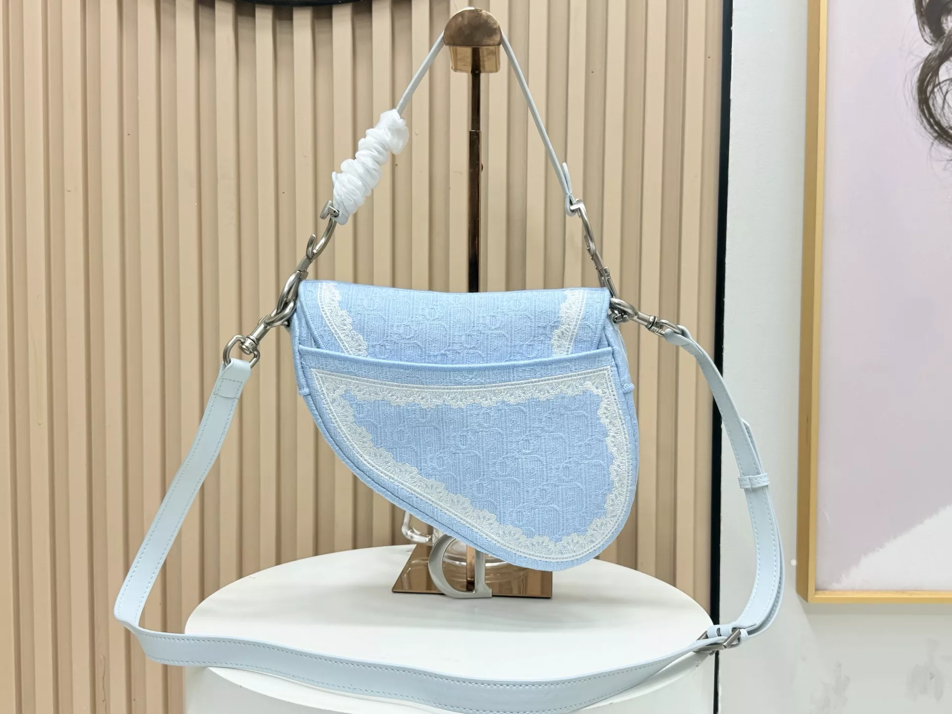 디올 새들 자수 라지 숄더백 상세 이미지 4