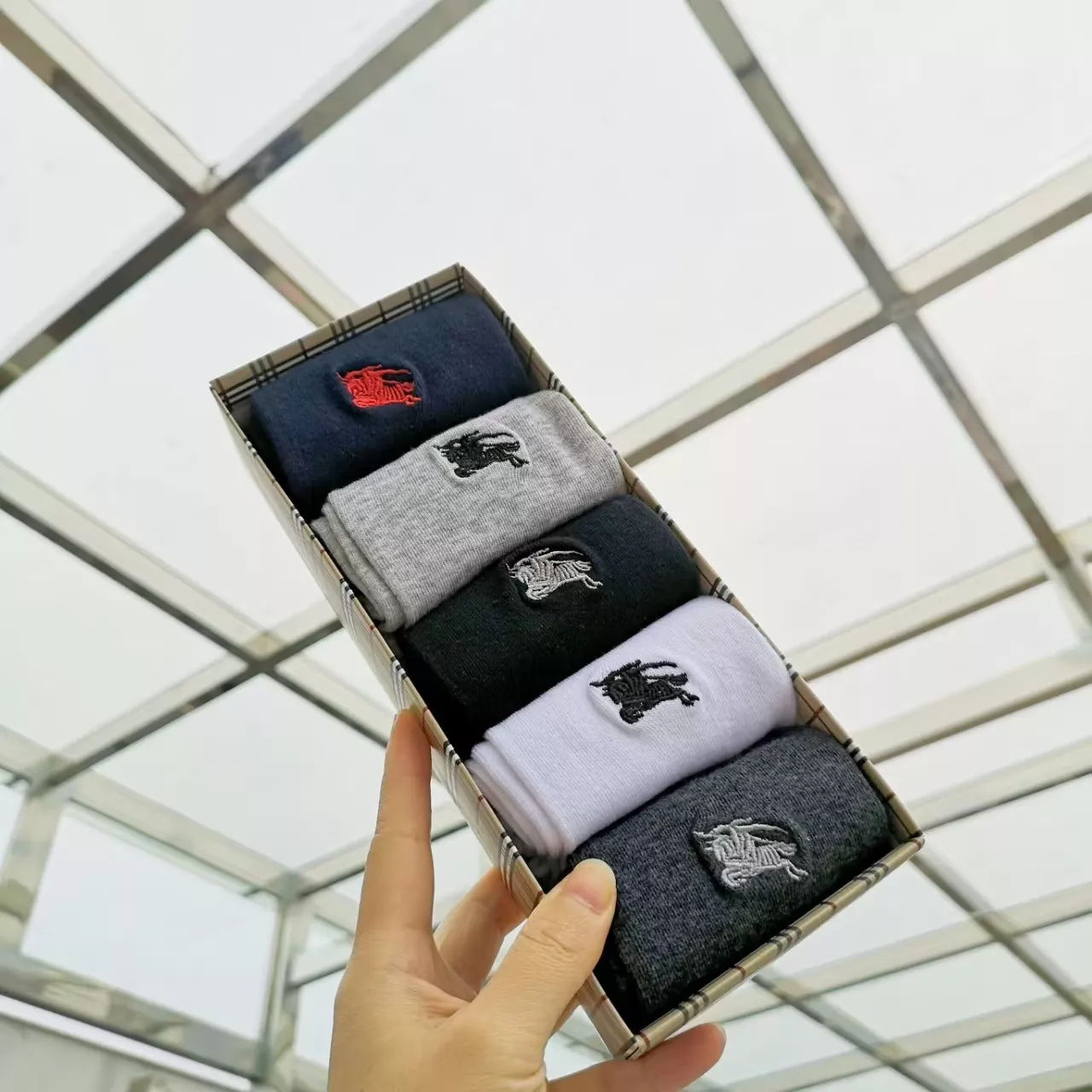 버버리 체크 패키지 로고 자수 코튼 장목 양말 세트 상세 이미지 3