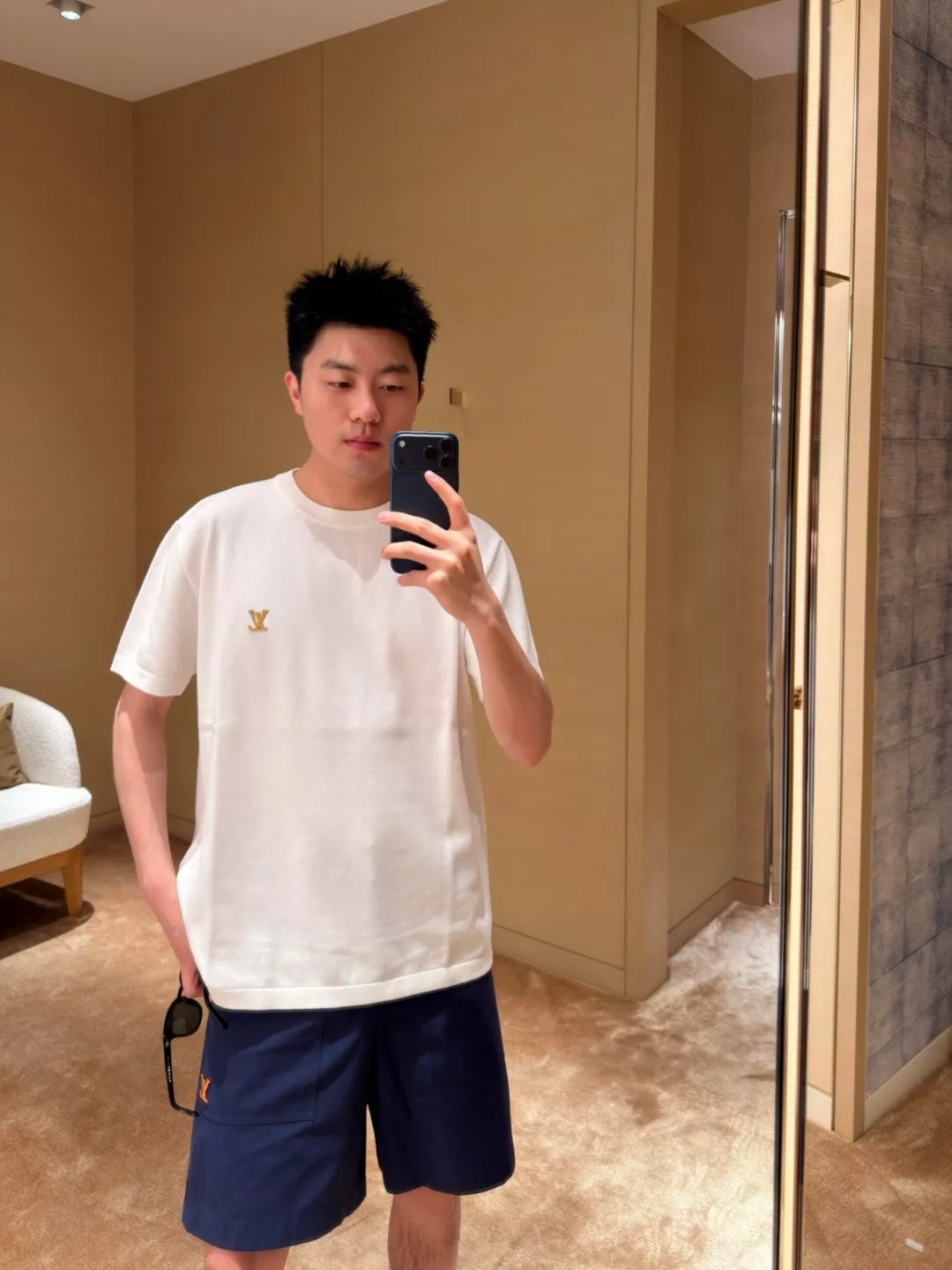 루이비통 로고 자수 코튼 반소매 크루넥 티셔츠 상세 이미지 12