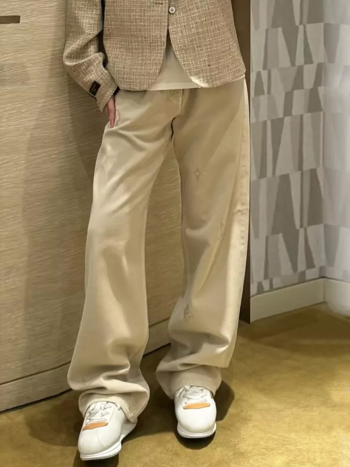 루이비통 모노그램 자수 워싱 데님 팬츠 상세 이미지 18