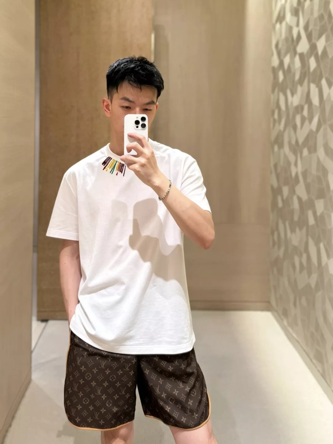 루이비통 팀 컬러 라벨 자수 코튼 반소매 티셔츠 상세 이미지 11