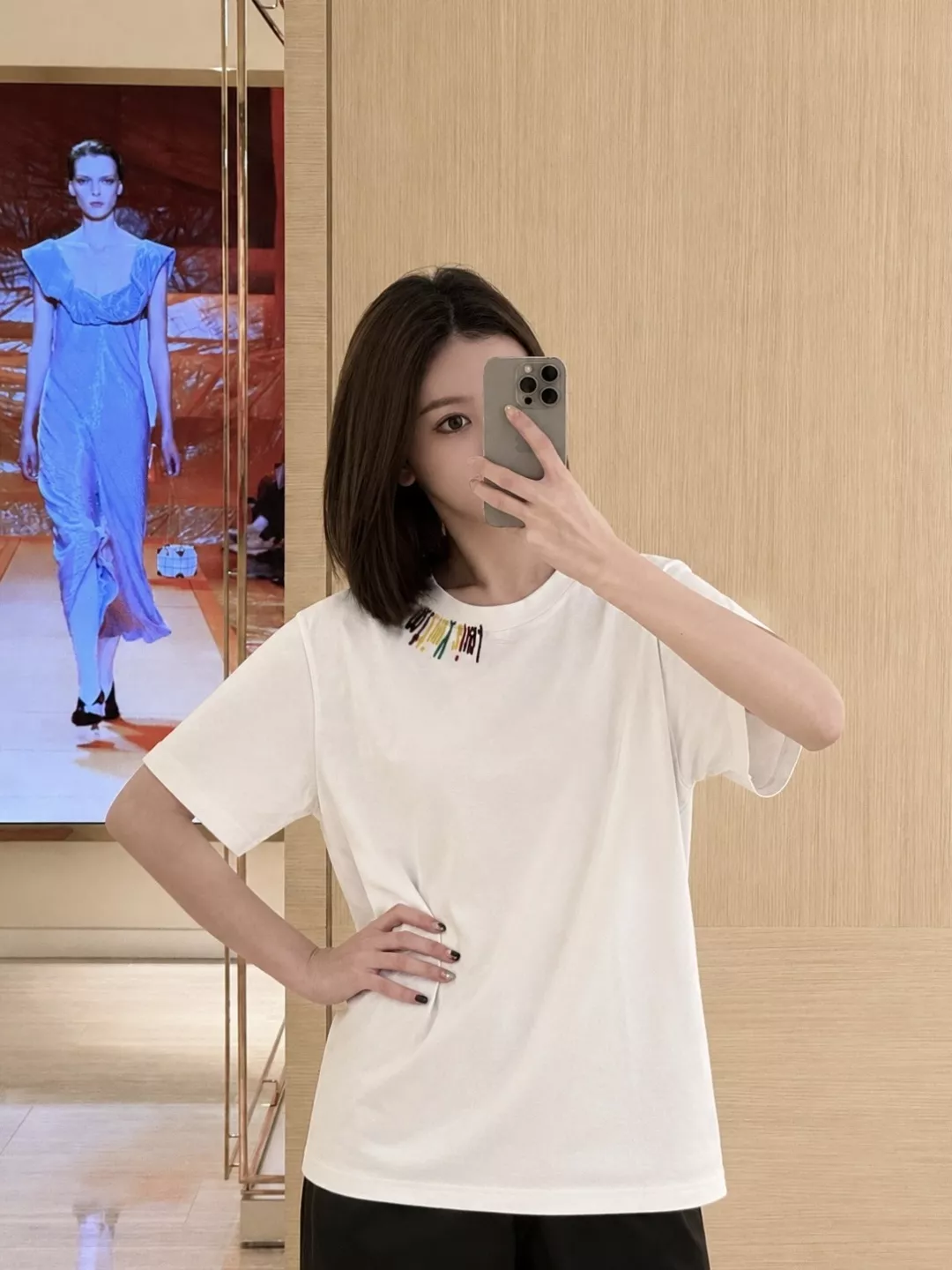 루이비통 팀 컬러 라벨 자수 코튼 반소매 티셔츠 상세 이미지 14