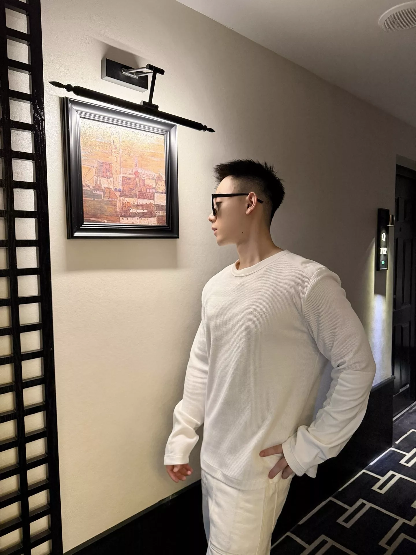 루이비통 자수 로고 와플 긴소매 티셔츠 상세 이미지 10