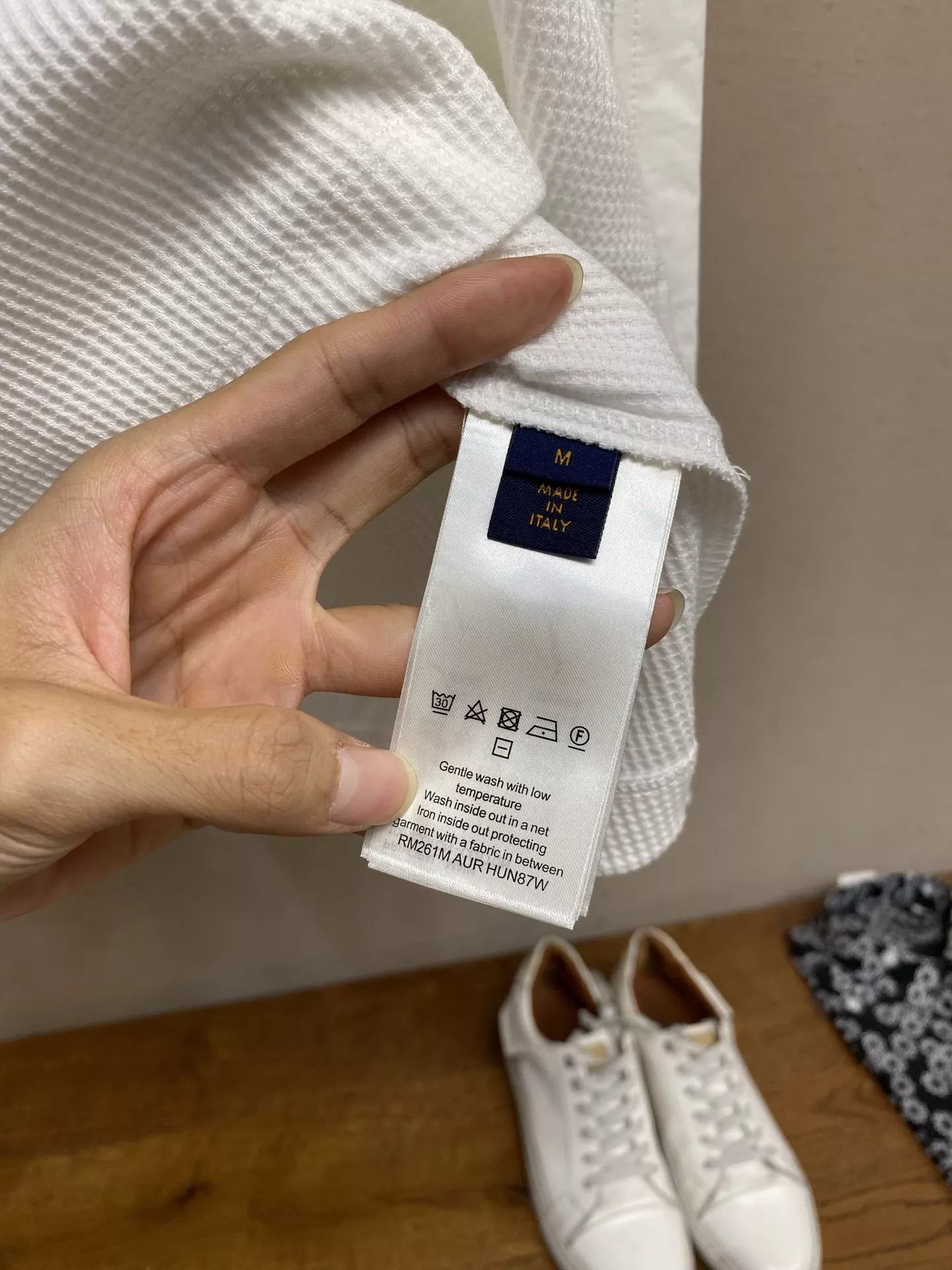 루이비통 자수 로고 와플 긴소매 티셔츠 상세 이미지 7