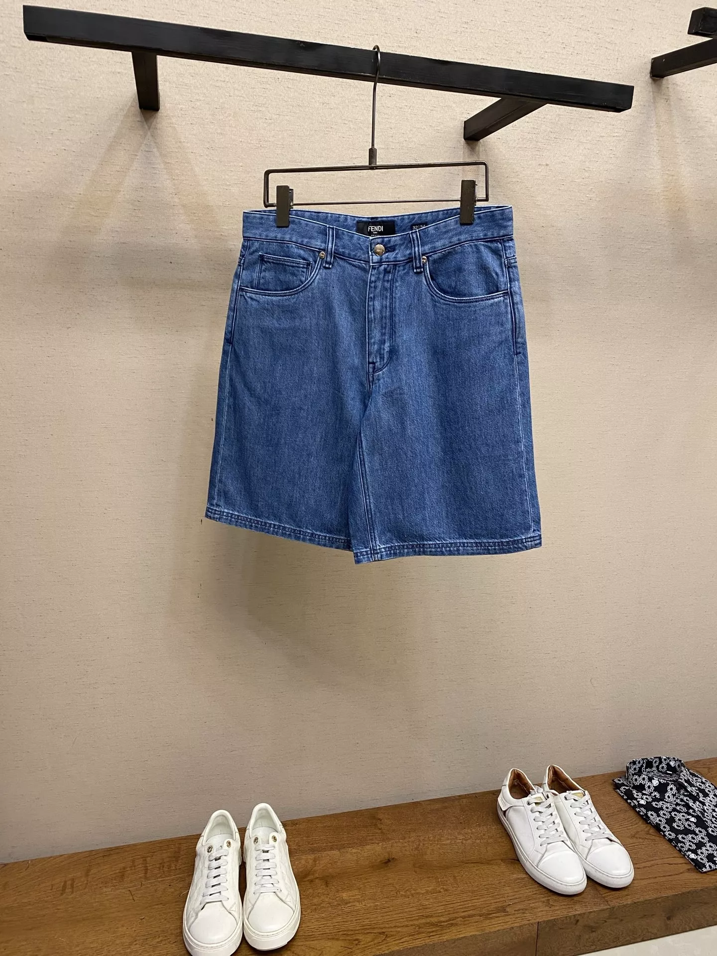 펜디 스트레이트 핏 데님 쇼츠 상세 이미지 1