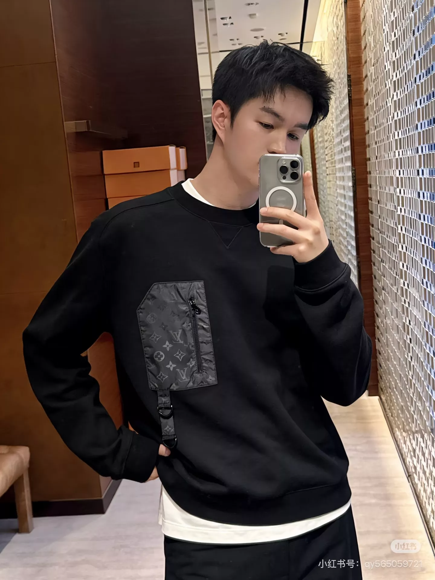 루이비통 모노그램 나일론 포켓 코튼 맨투맨 상세 이미지 18