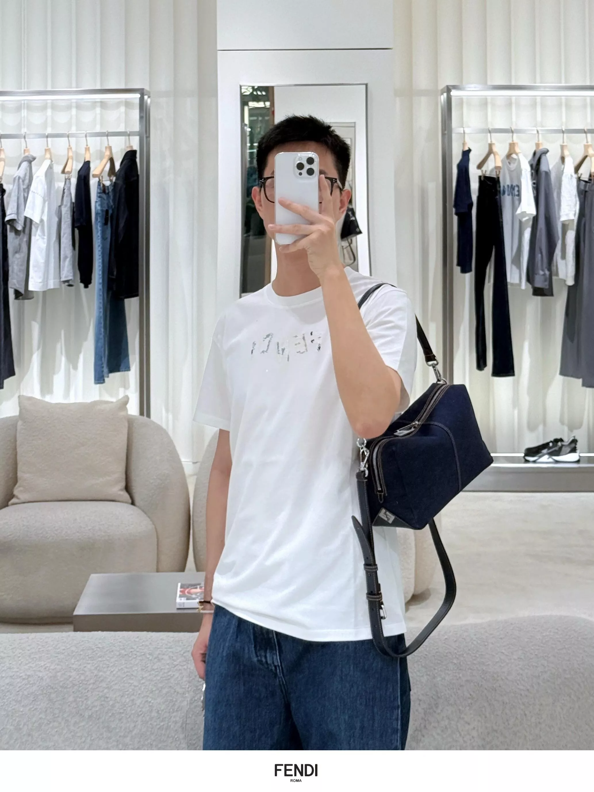 펜디 로고 포인트 반소매 티셔츠 상세 이미지 25