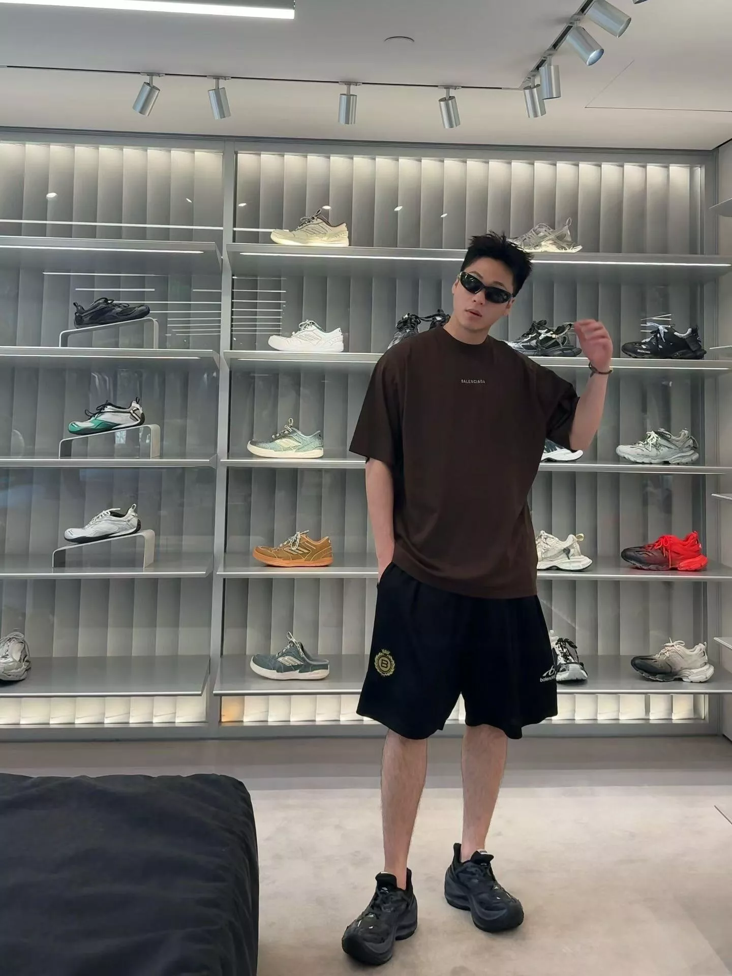 발렌시아가 사커 로고 루즈핏 반바지 상세 이미지 11