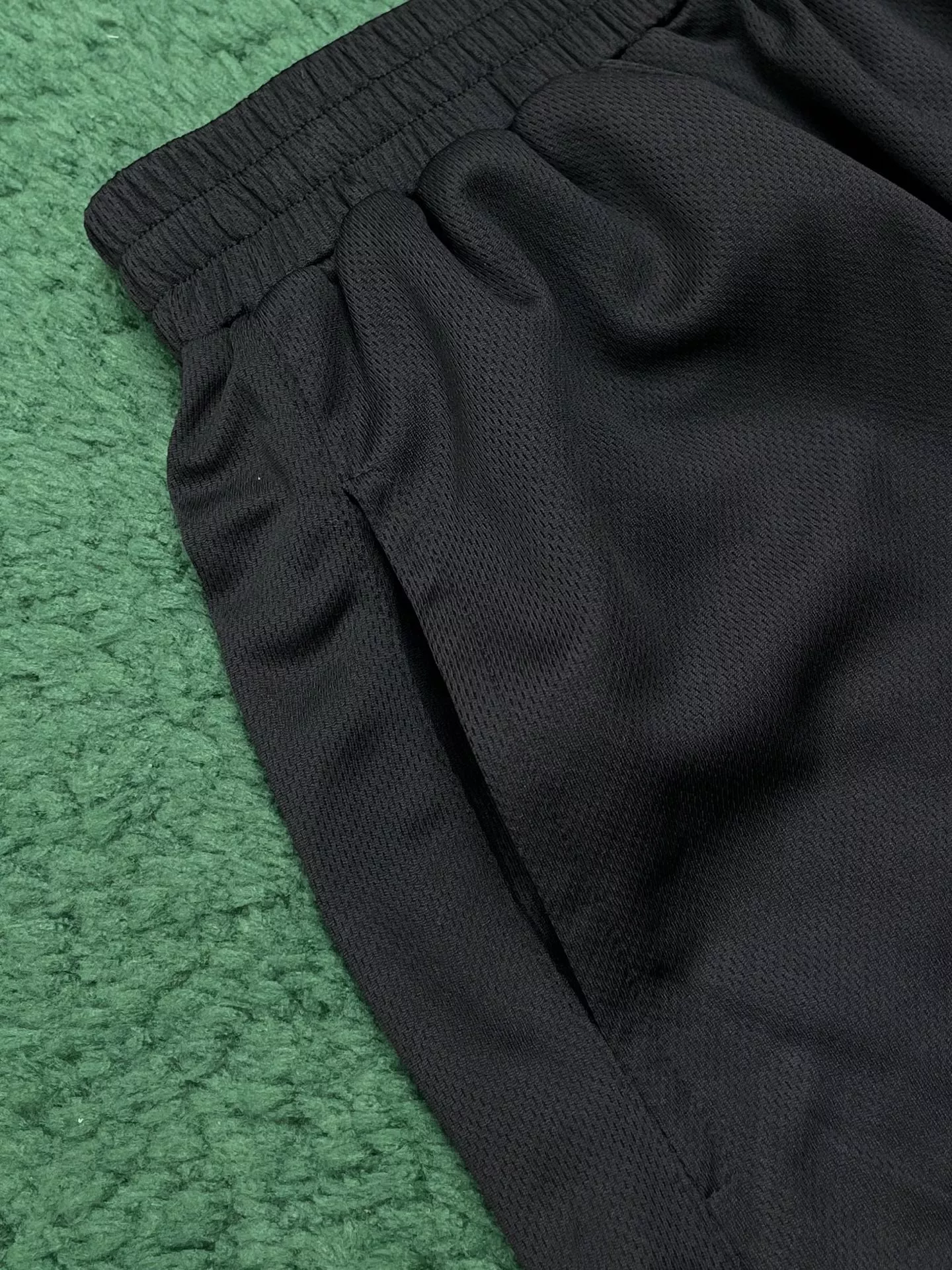 발렌시아가 사커 로고 루즈핏 반바지 상세 이미지 3